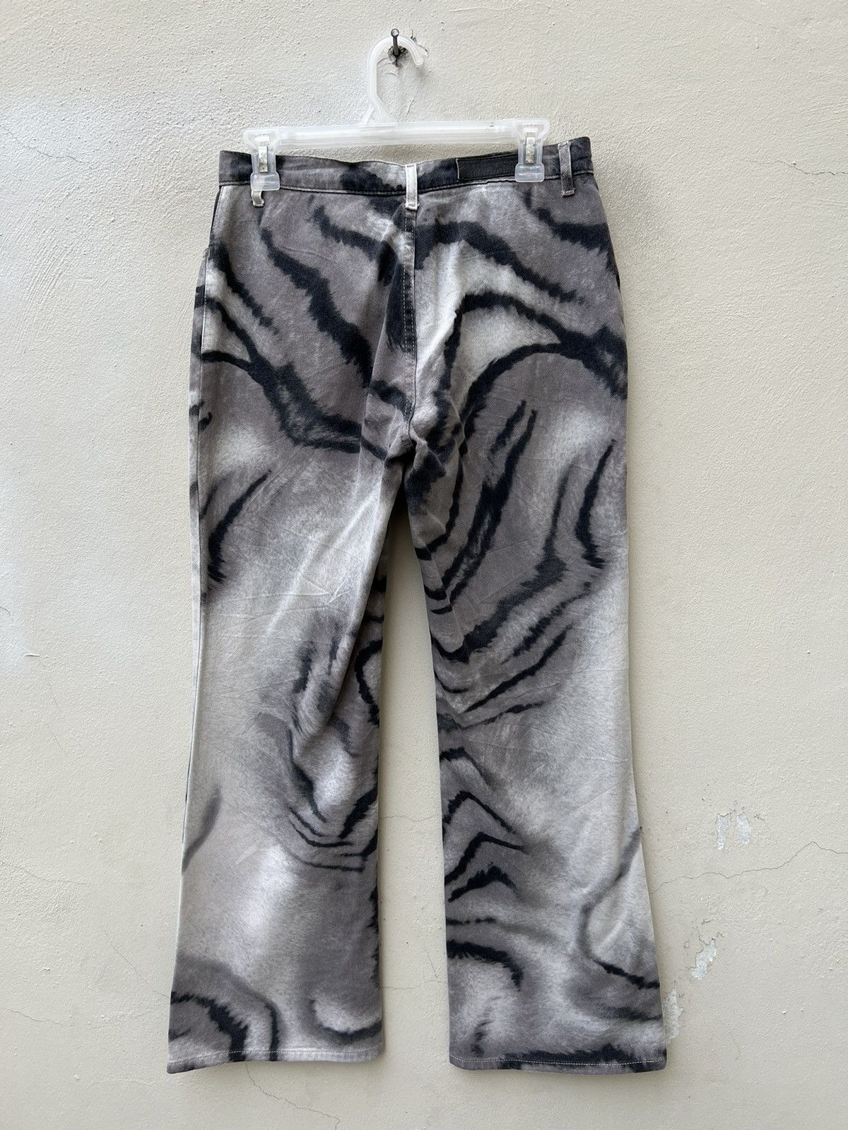 Krizia Uomo Vintage 90s KRIZIA JEANS Tiger Camouflage Women Flare Jeans Size 27" / US 4 / IT 40 - 16 Thumbnail