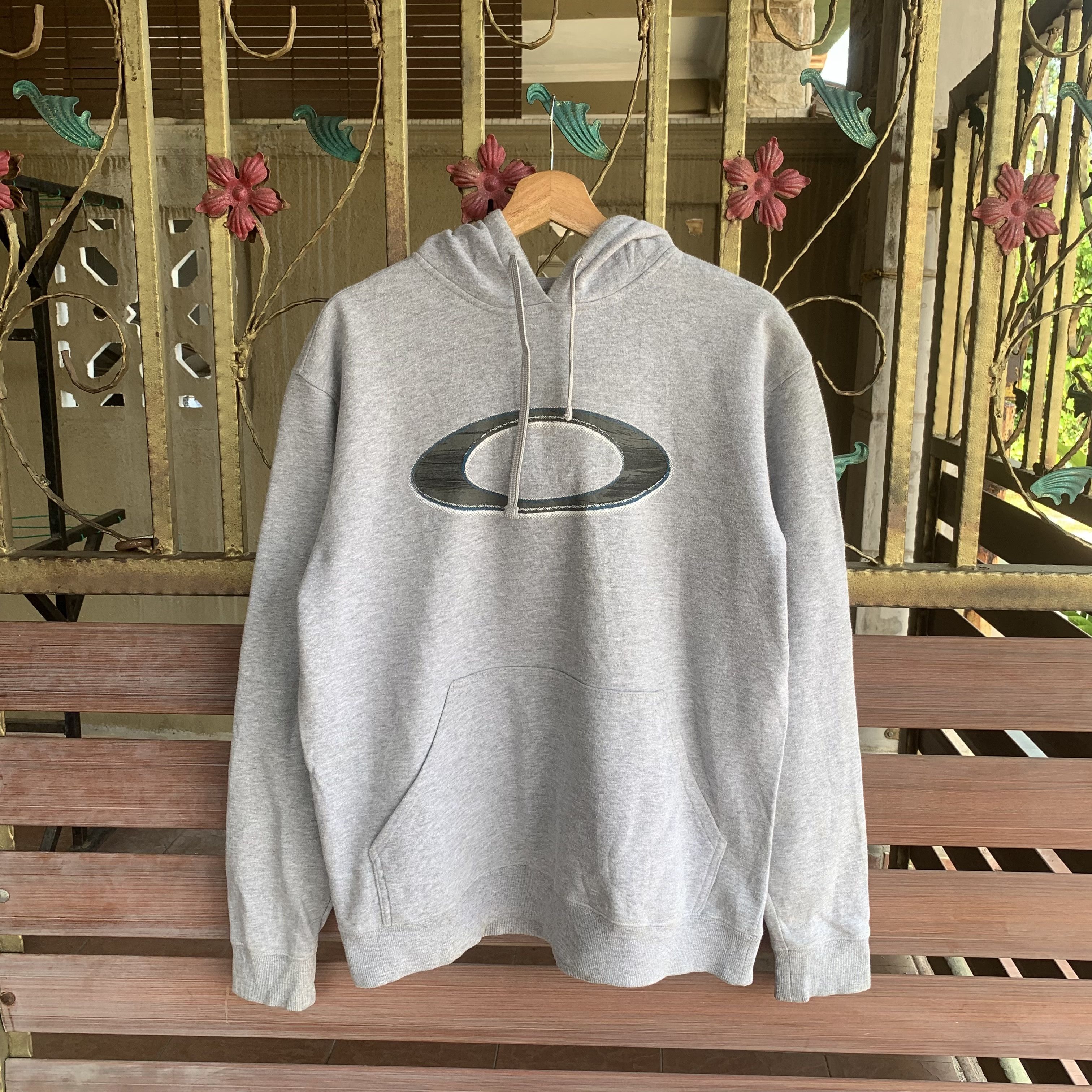 Oakley SEND OFFERS🔥Vintage Oakley Big Logo Hoodie Sweater Pullover Size US M / EU 48-50 / 2 - 1 Thumbnail