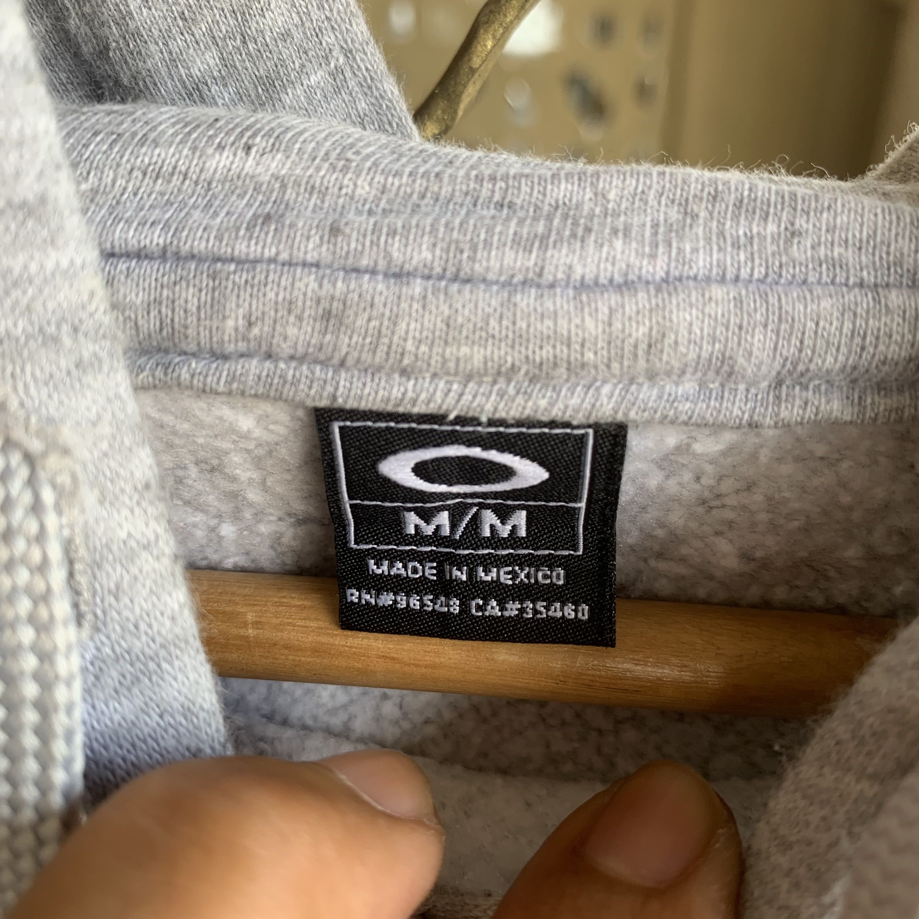 Oakley SEND OFFERS🔥Vintage Oakley Big Logo Hoodie Sweater Pullover Size US M / EU 48-50 / 2 - 7 Thumbnail