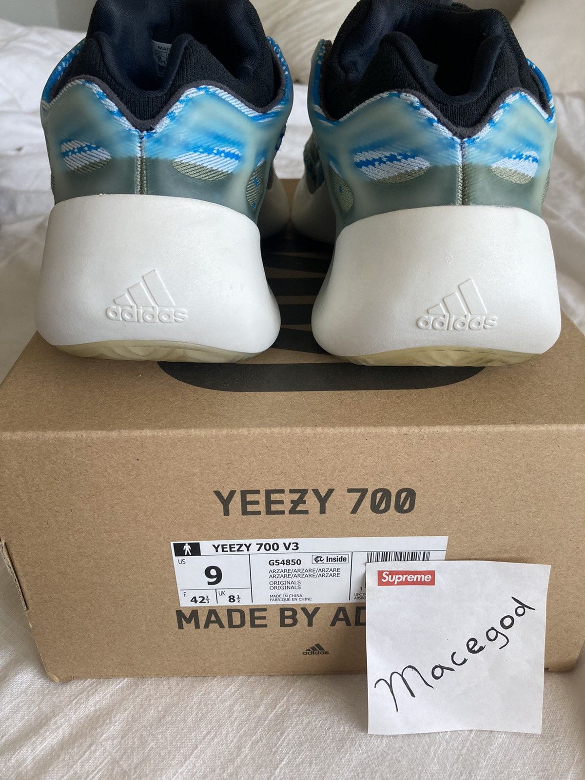 Adidas Yeezy Arzareth 700 V3 Size US 9 / EU 42 - 9 Thumbnail