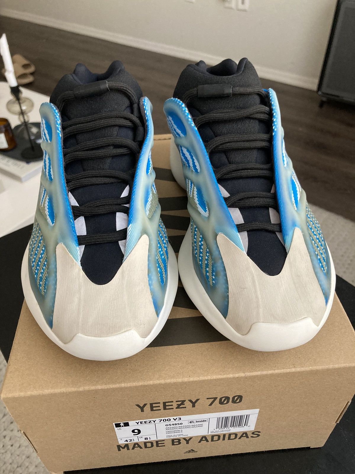 Adidas Yeezy Arzareth 700 V3 Size US 9 / EU 42 - 3 Thumbnail