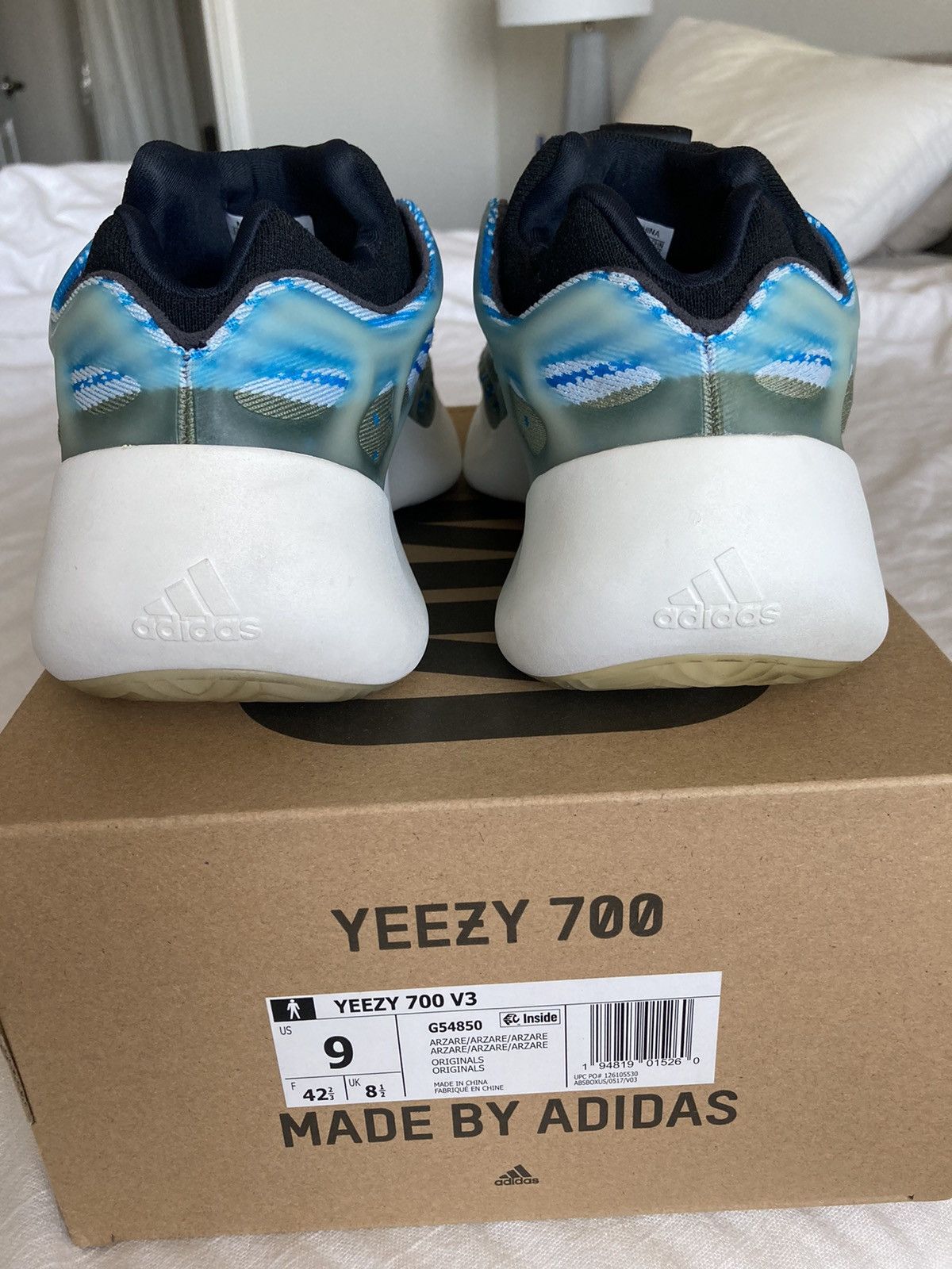 Adidas Yeezy Arzareth 700 V3 Size US 9 / EU 42 - 4 Thumbnail