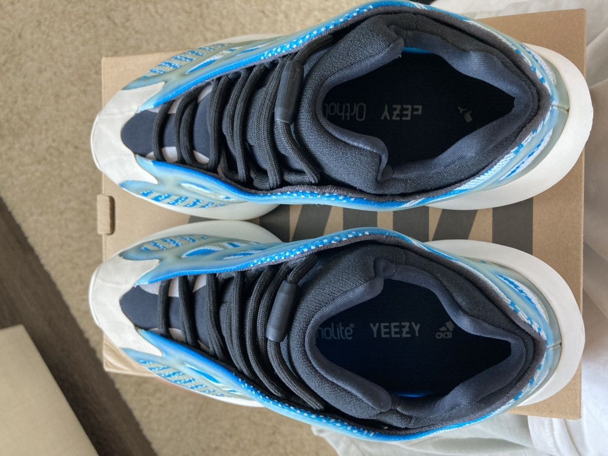 Adidas Yeezy Arzareth 700 V3 Size US 9 / EU 42 - 5 Thumbnail