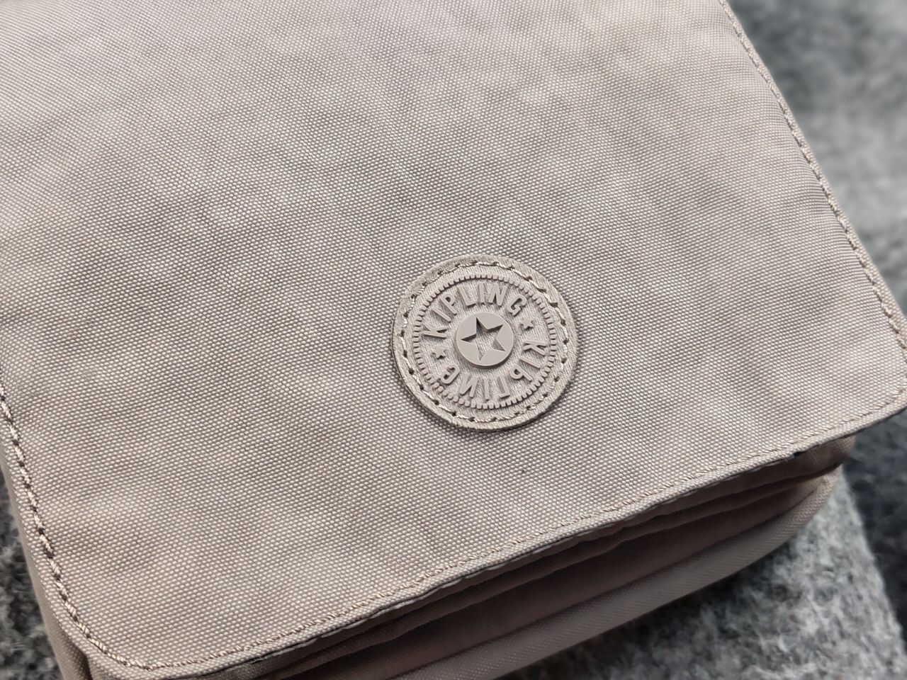 Japanese Brand Vintage 90's Kipling Make Happy Small Japanese gray Bag Size ONE SIZE - 5 Thumbnail