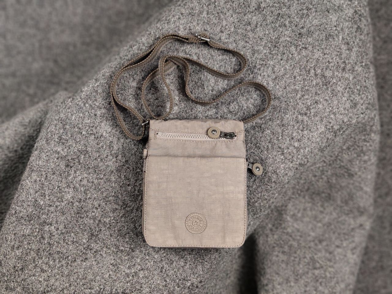 Japanese Brand Vintage 90's Kipling Make Happy Small Japanese gray Bag Size ONE SIZE - 1 Thumbnail