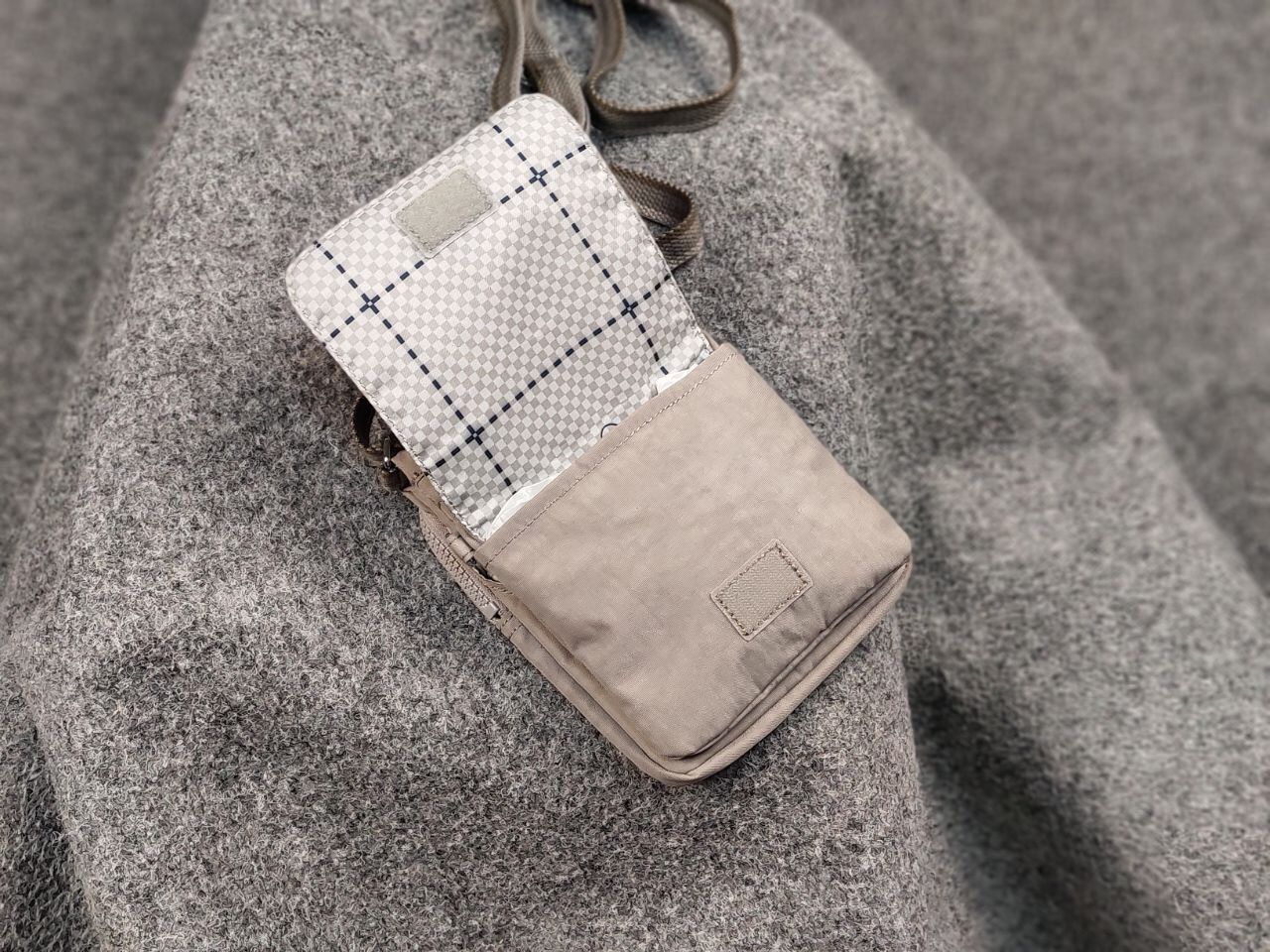 Japanese Brand Vintage 90's Kipling Make Happy Small Japanese gray Bag Size ONE SIZE - 10 Thumbnail