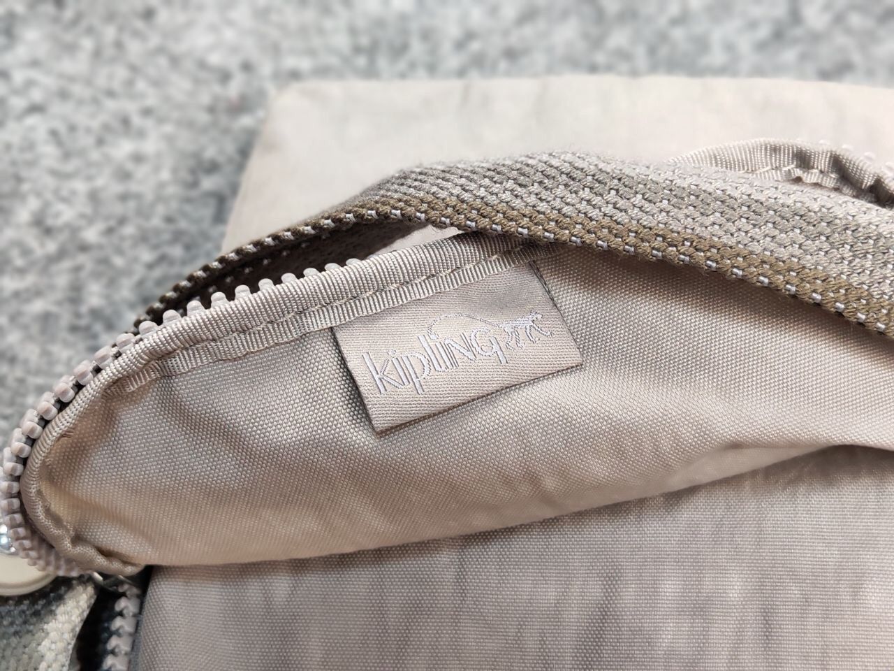 Japanese Brand Vintage 90's Kipling Make Happy Small Japanese gray Bag Size ONE SIZE - 17 Thumbnail