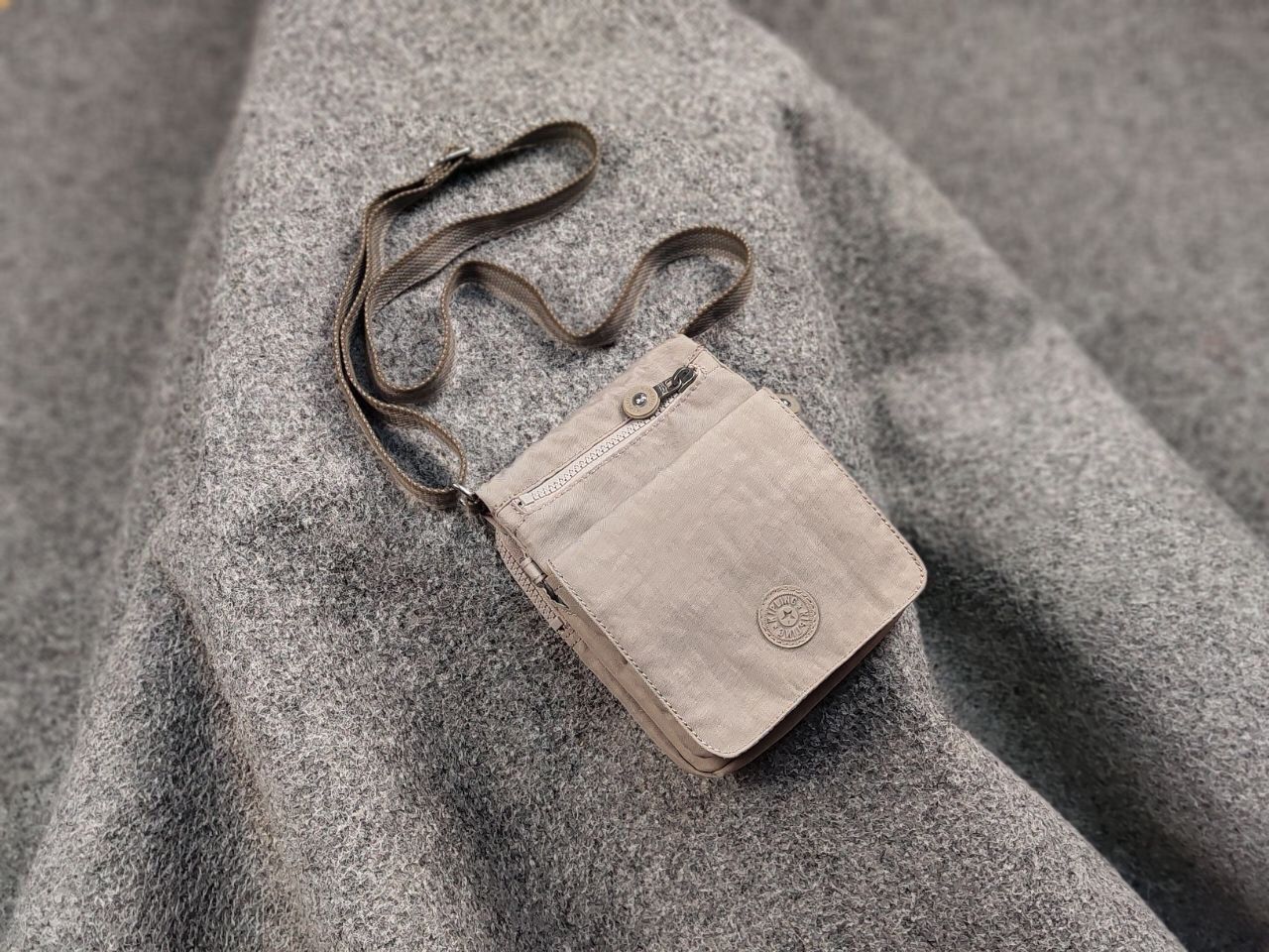Japanese Brand Vintage 90's Kipling Make Happy Small Japanese gray Bag Size ONE SIZE - 2 Thumbnail