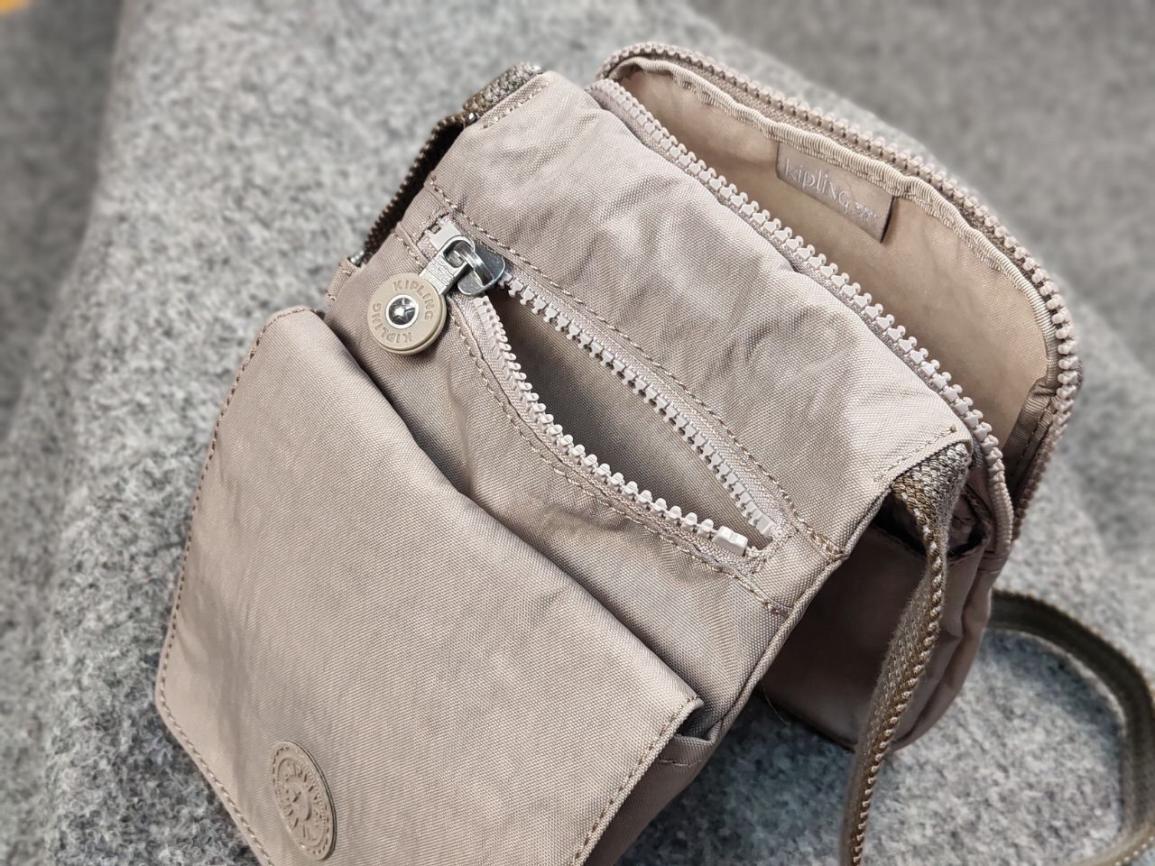 Japanese Brand Vintage 90's Kipling Make Happy Small Japanese gray Bag Size ONE SIZE - 13 Thumbnail