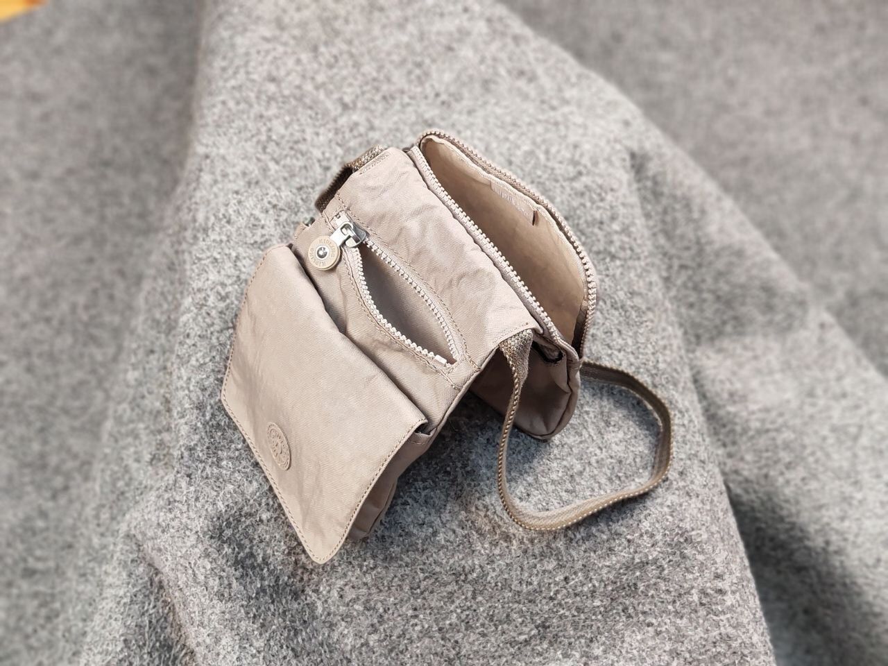 Japanese Brand Vintage 90's Kipling Make Happy Small Japanese gray Bag Size ONE SIZE - 12 Thumbnail