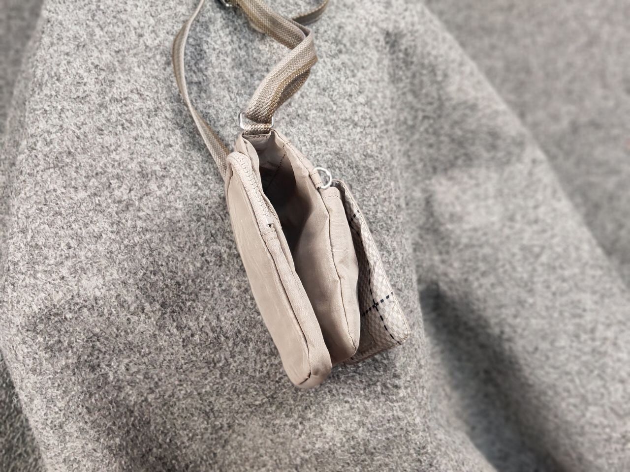 Japanese Brand Vintage 90's Kipling Make Happy Small Japanese gray Bag Size ONE SIZE - 8 Thumbnail