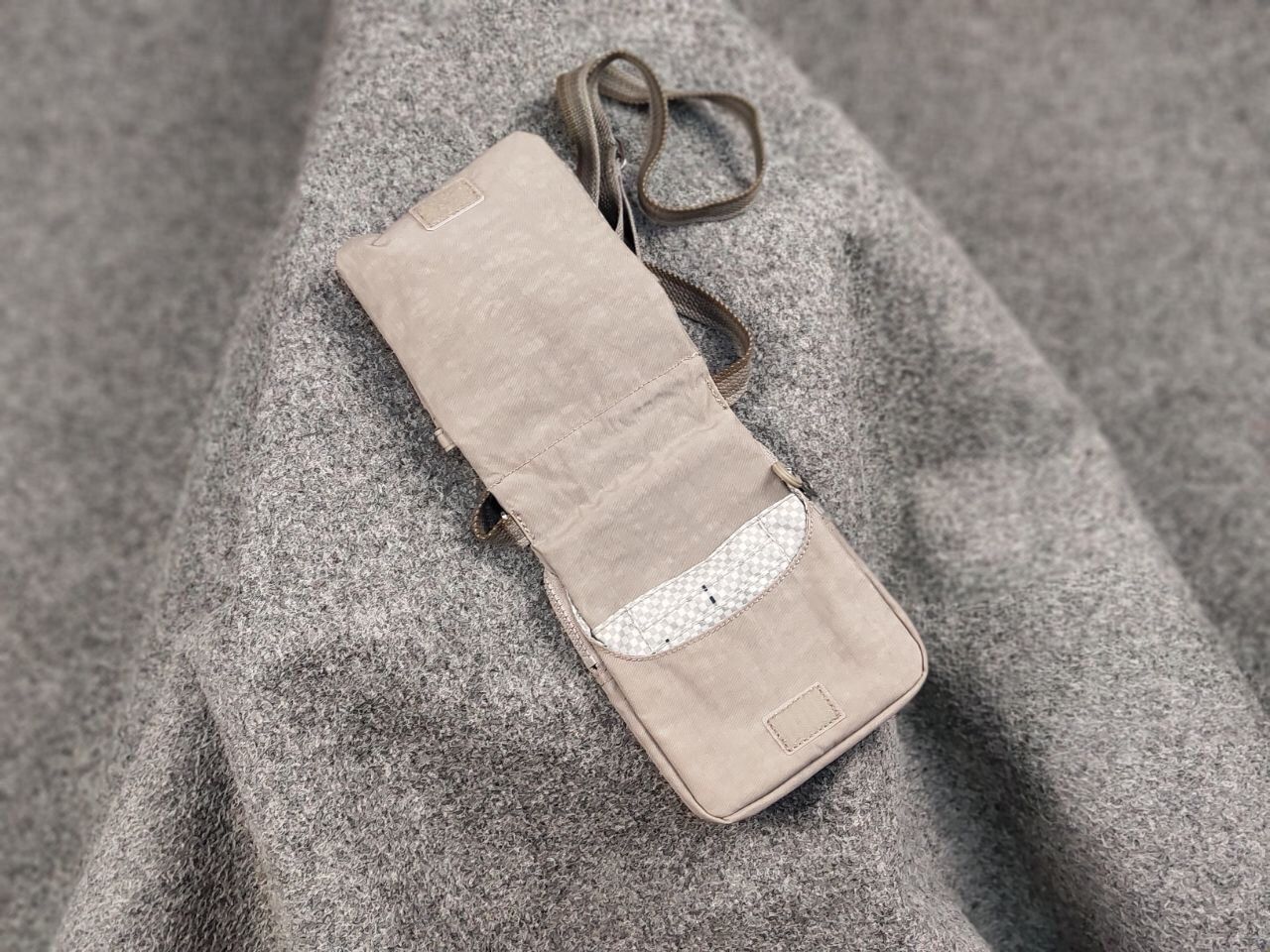 Japanese Brand Vintage 90's Kipling Make Happy Small Japanese gray Bag Size ONE SIZE - 11 Thumbnail