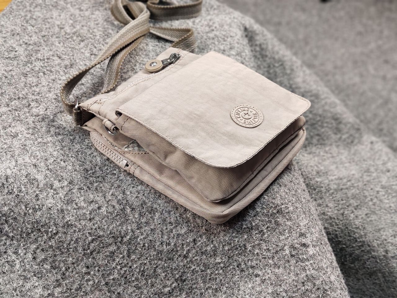 Japanese Brand Vintage 90's Kipling Make Happy Small Japanese gray Bag Size ONE SIZE - 9 Thumbnail