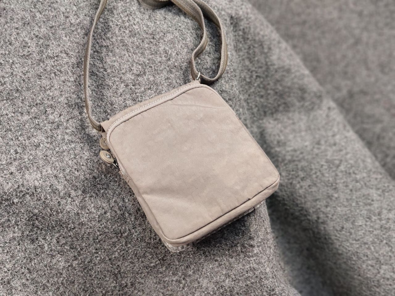 Japanese Brand Vintage 90's Kipling Make Happy Small Japanese gray Bag Size ONE SIZE - 7 Thumbnail