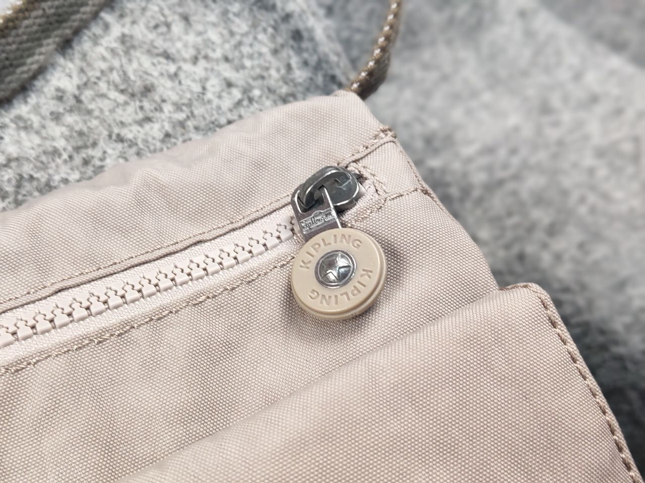 Japanese Brand Vintage 90's Kipling Make Happy Small Japanese gray Bag Size ONE SIZE - 6 Thumbnail