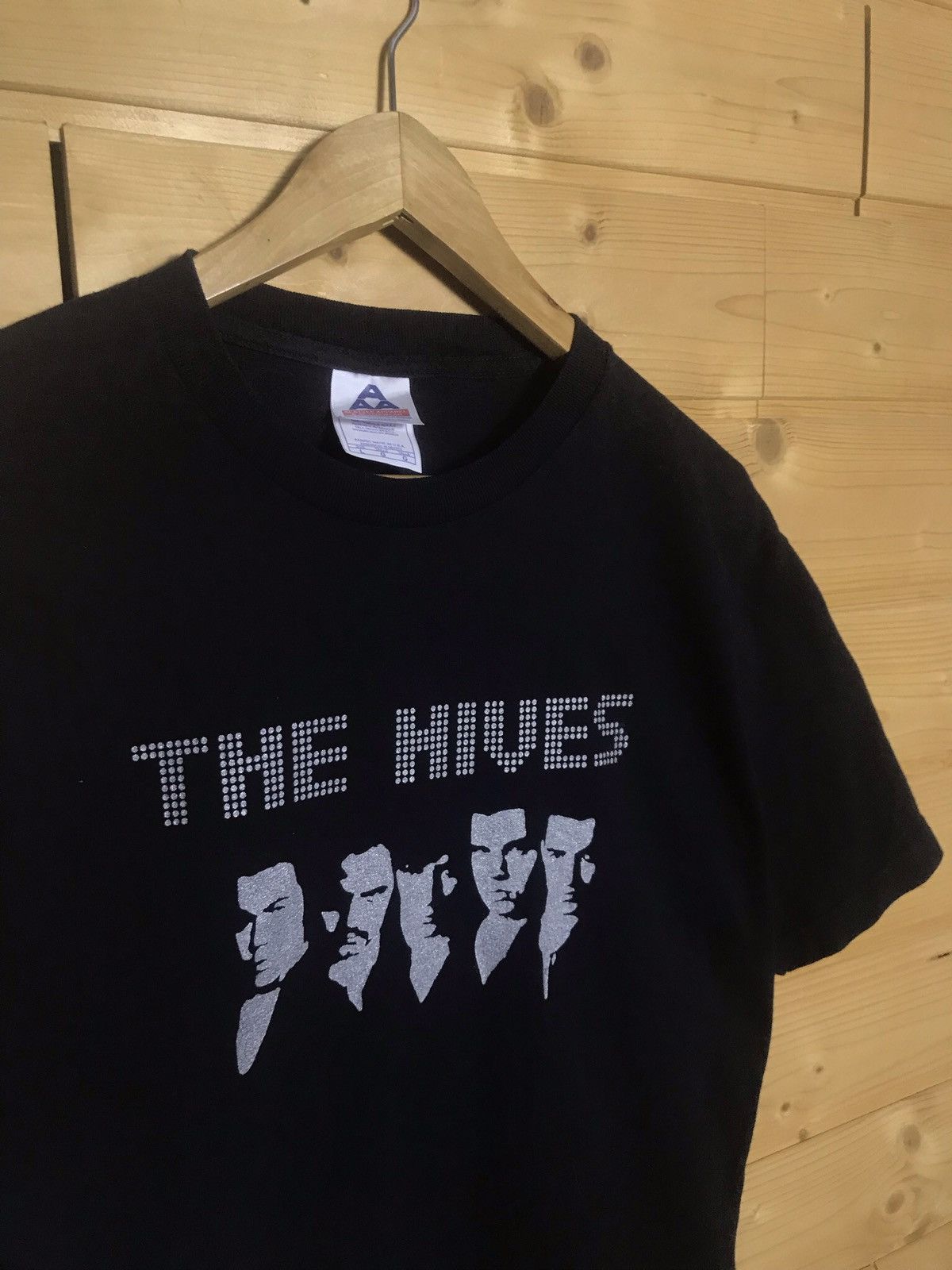 The Hives: Glow in the Dark Coffin (Glow In The Dark)   Camiseta Negra