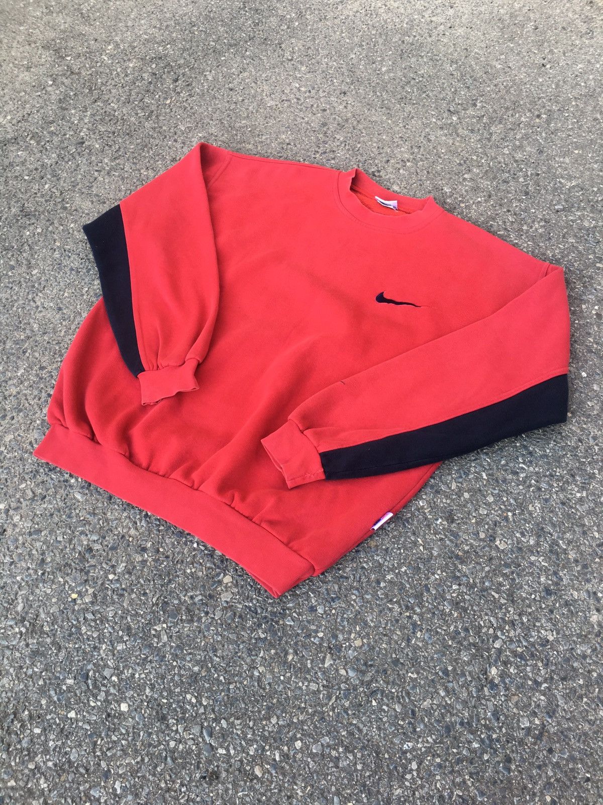 Nike × Vintage Nike bootleg Red Black Vintage Central swoosh logo Crewneck Size US XL / EU 56 / 4 - 2 Thumbnail