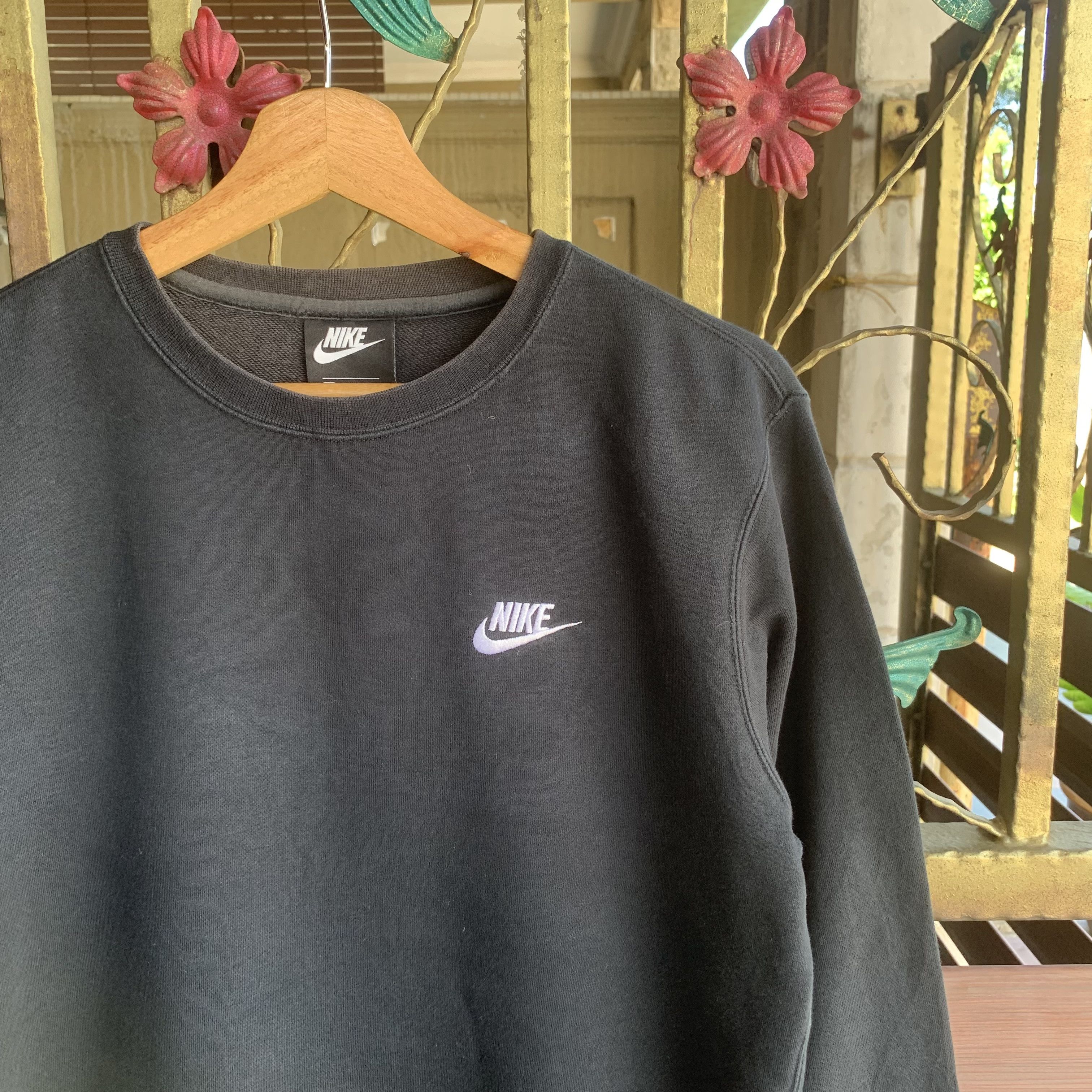 Nike Nike Small Logo Black Faded Jumper Pullover Sweater Size US M / EU 48-50 / 2 - 2 Thumbnail