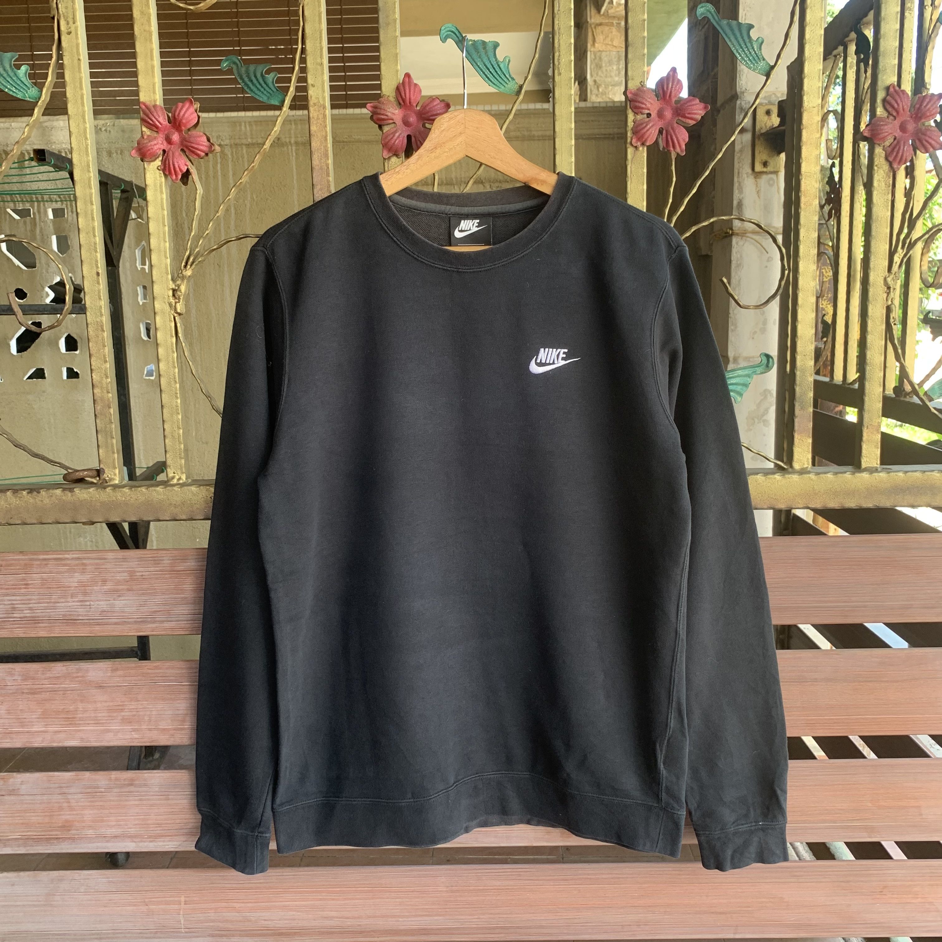 Nike Nike Small Logo Black Faded Jumper Pullover Sweater Size US M / EU 48-50 / 2 - 1 Thumbnail