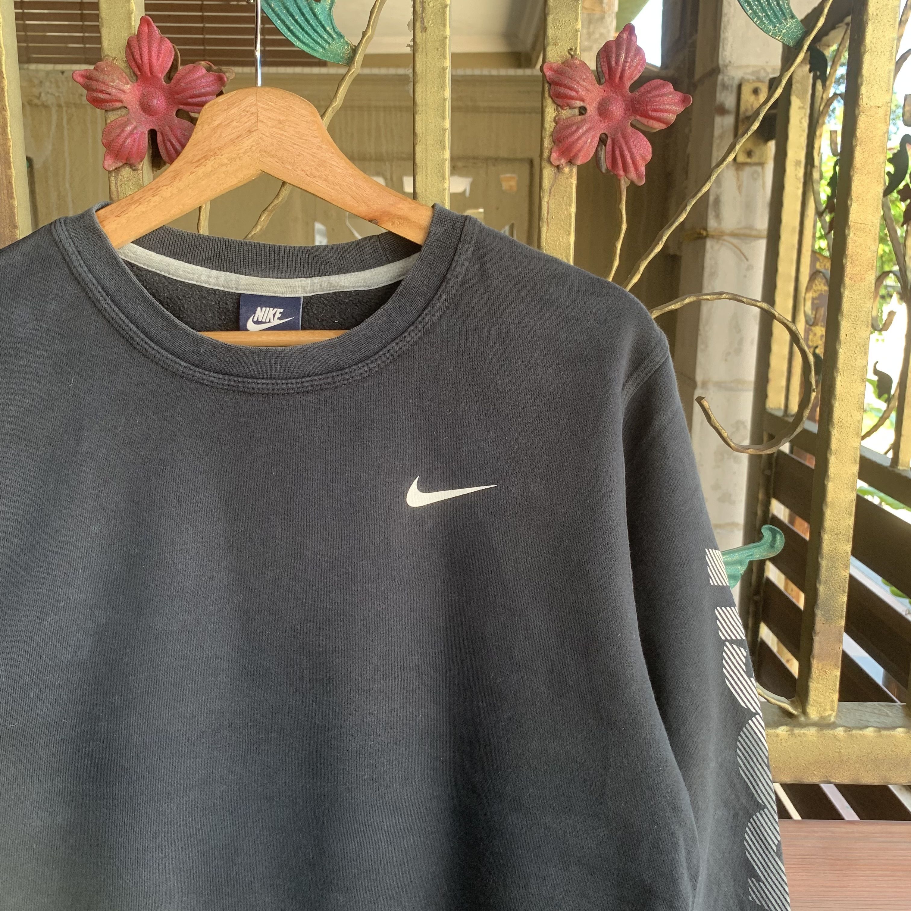 Nike Nike Swoosh Black Faded Crewneck Jumper Pullover Sweater Size US M / EU 48-50 / 2 - 3 Thumbnail