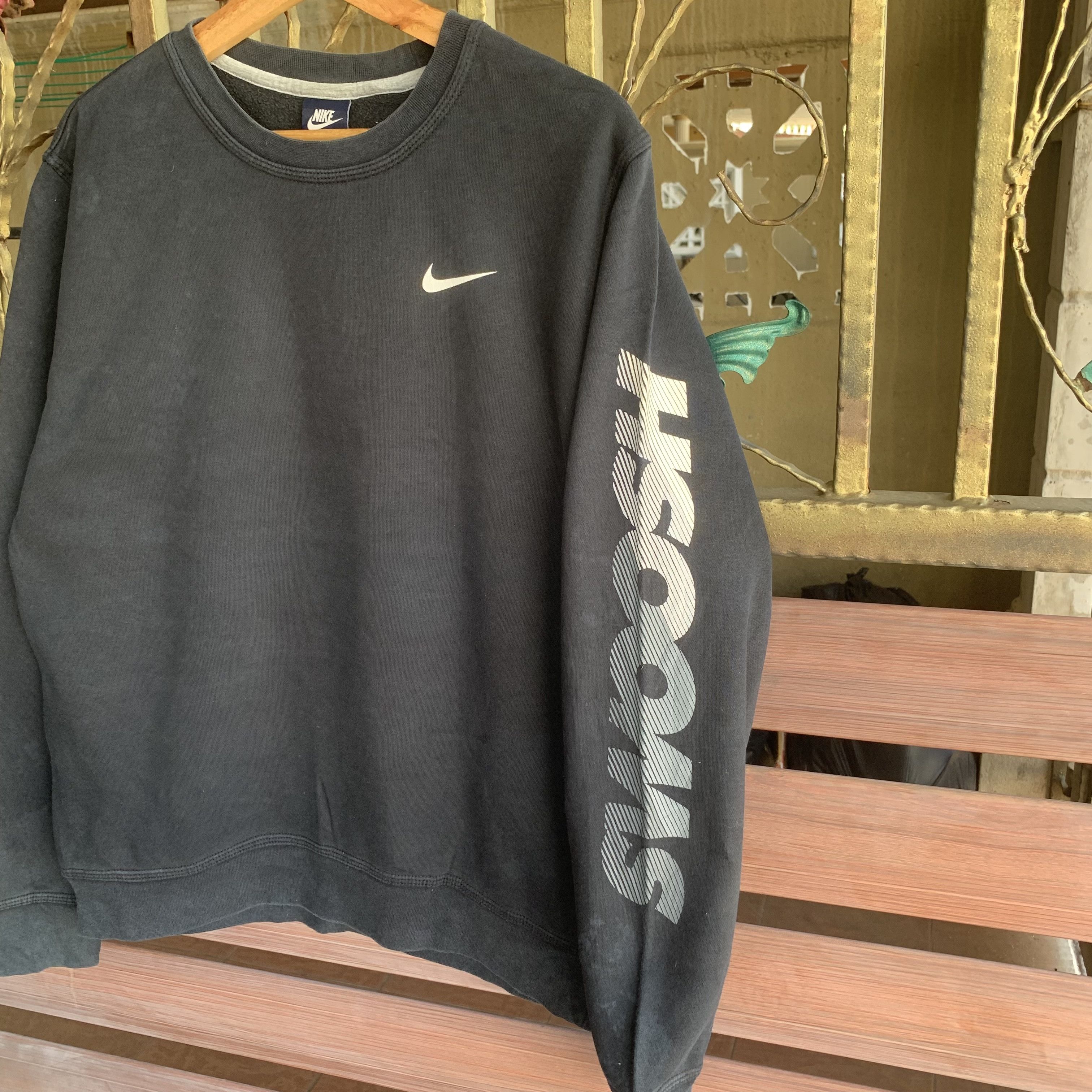 Nike Nike Swoosh Black Faded Crewneck Jumper Pullover Sweater Size US M / EU 48-50 / 2 - 2 Thumbnail