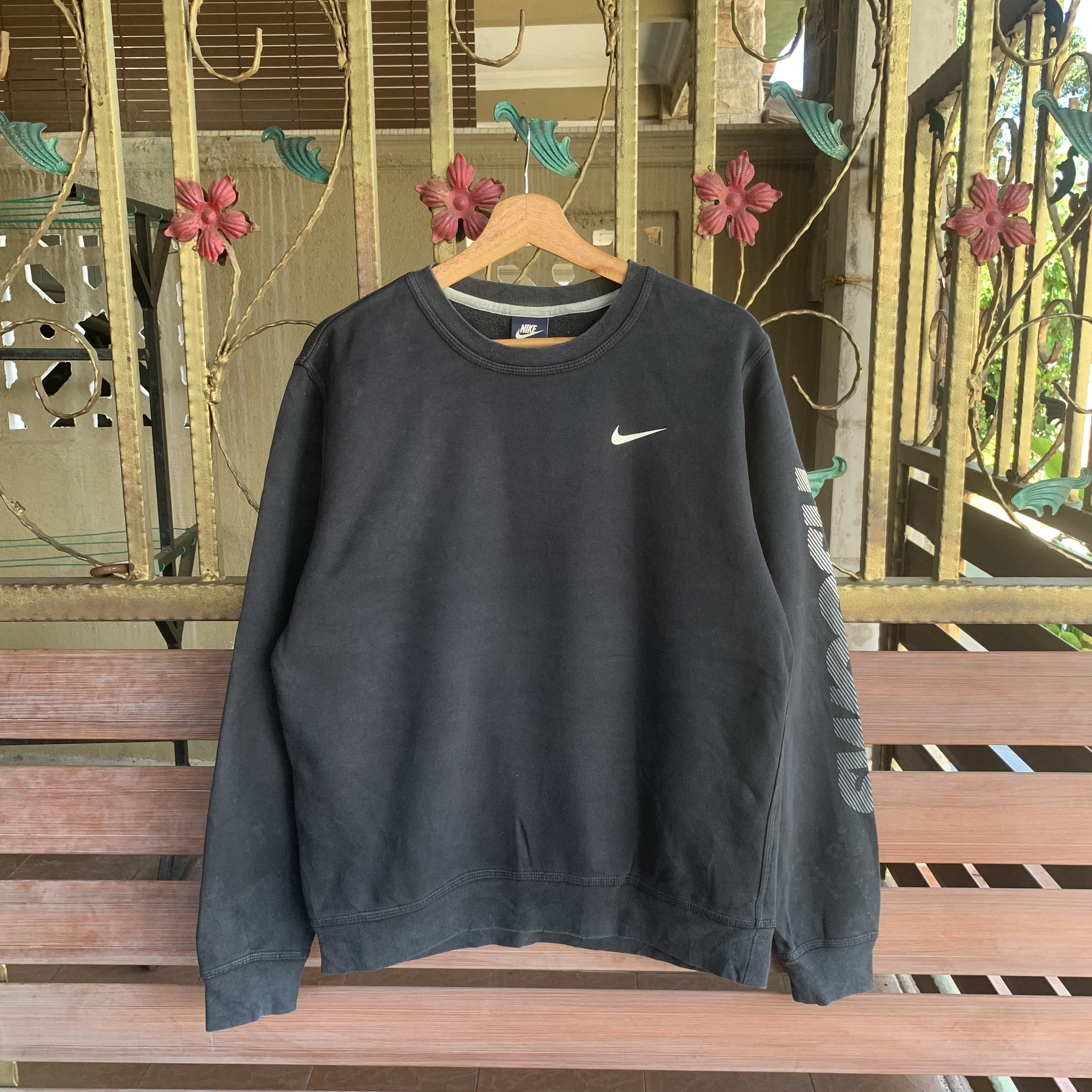 Nike Nike Swoosh Black Faded Crewneck Jumper Pullover Sweater Size US M / EU 48-50 / 2 - 1 Thumbnail