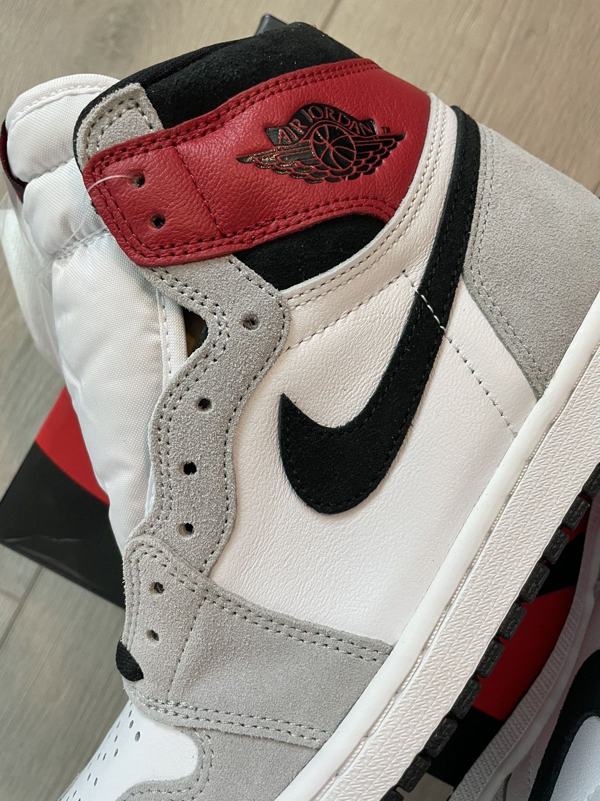 Jordan Brand Air Jordan 1 Retro High Light Smoke Grey Size US 8 / EU 41 - 3 Thumbnail