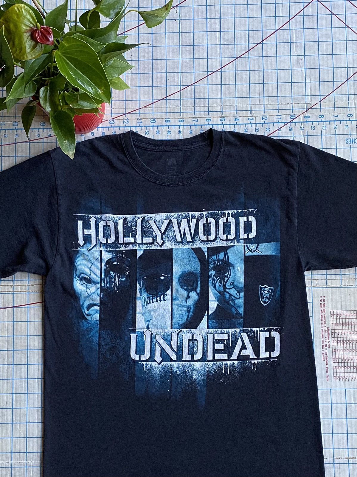 Band Tees Hollywood Undead Faded Black Band Tee Size Medium Size US M / EU 48-50 / 2 - 3 Thumbnail