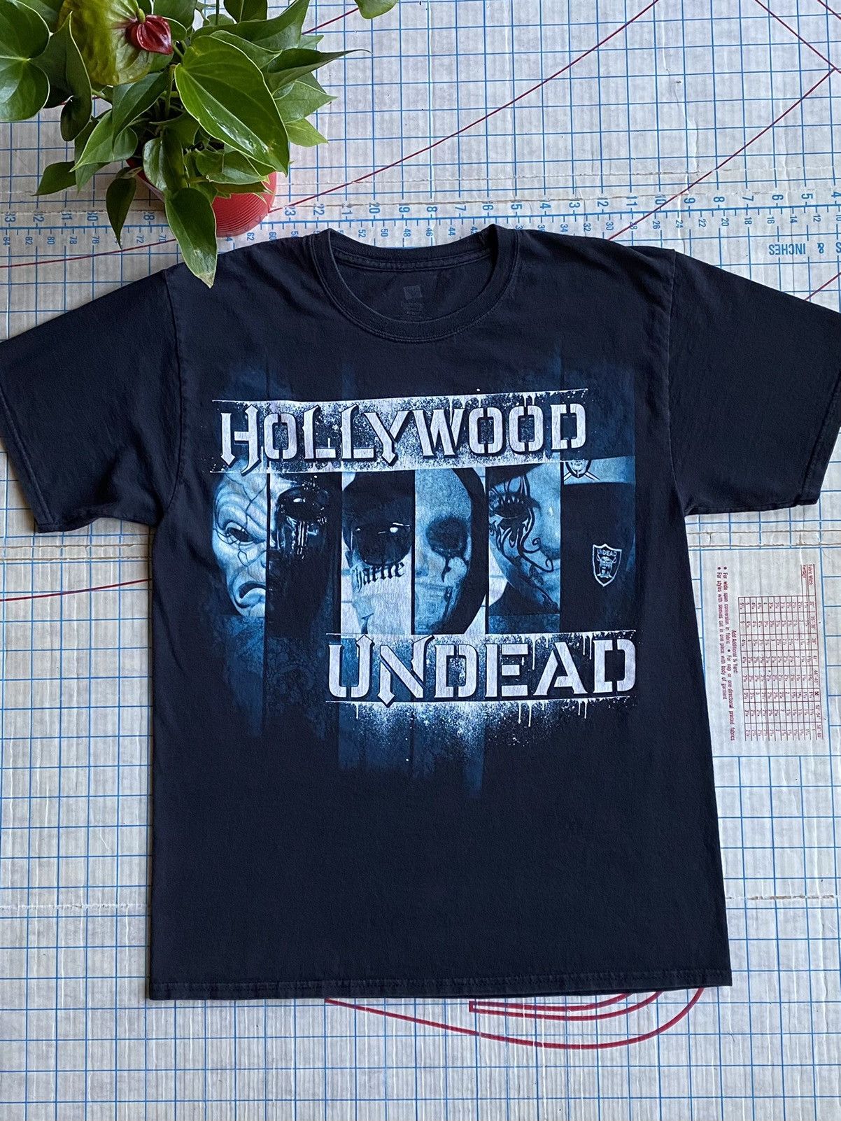 Band Tees Hollywood Undead Faded Black Band Tee Size Medium Size US M / EU 48-50 / 2 - 1 Thumbnail