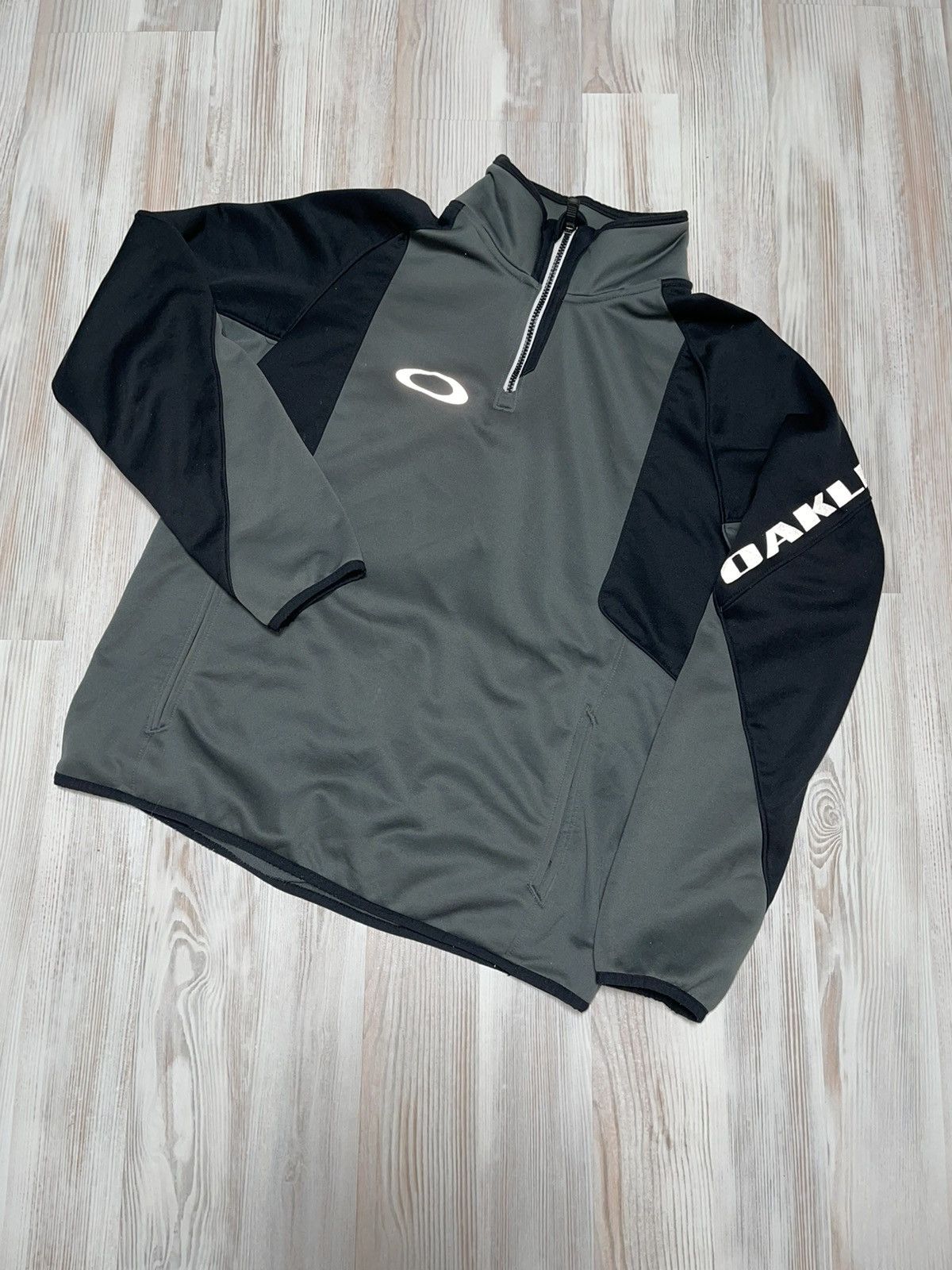 Oakley soft shell zip jacket vintage knit inside fleece L