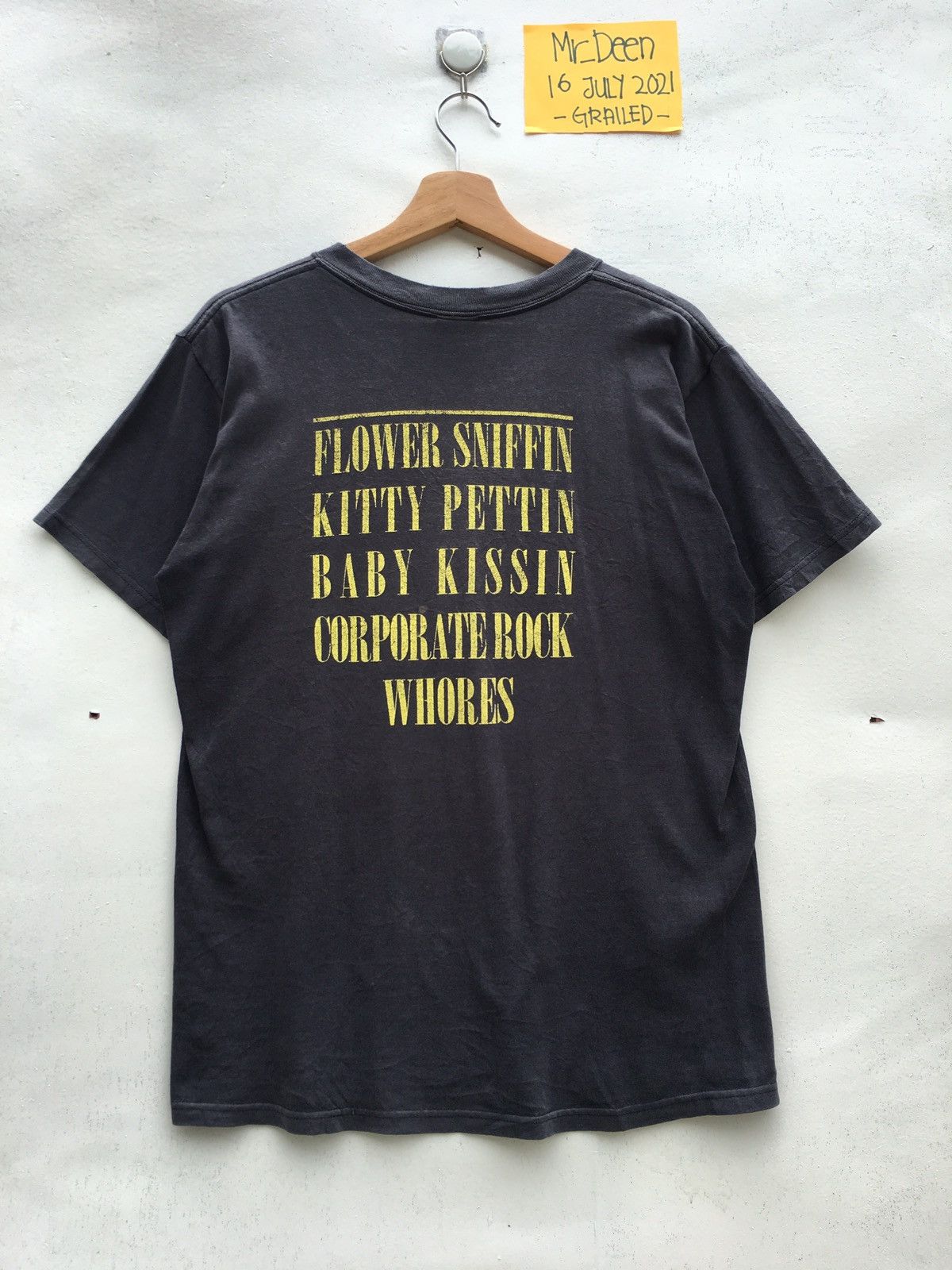 Band Tees Vintage Nirvana Kurt Cobain 2003 Anvil Tag Size US M / EU 48-50 / 2 - 12 Thumbnail