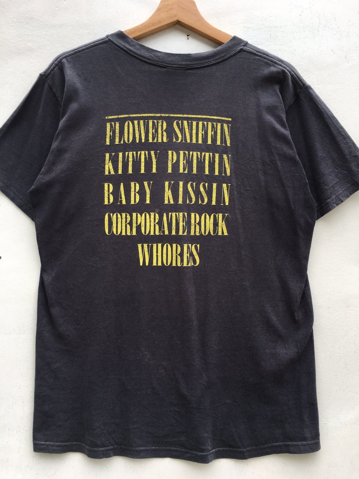 Band Tees Vintage Nirvana Kurt Cobain 2003 Anvil Tag Size US M / EU 48-50 / 2 - 15 Thumbnail