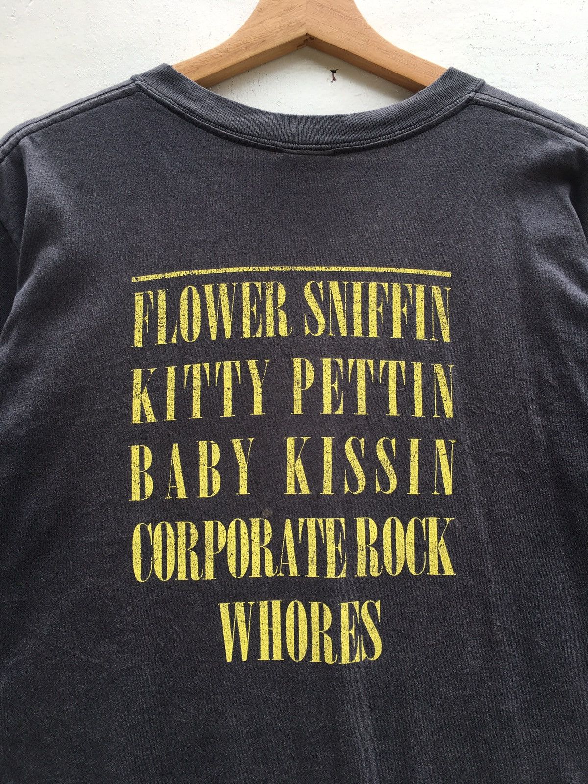 Band Tees Vintage Nirvana Kurt Cobain 2003 Anvil Tag Size US M / EU 48-50 / 2 - 17 Thumbnail