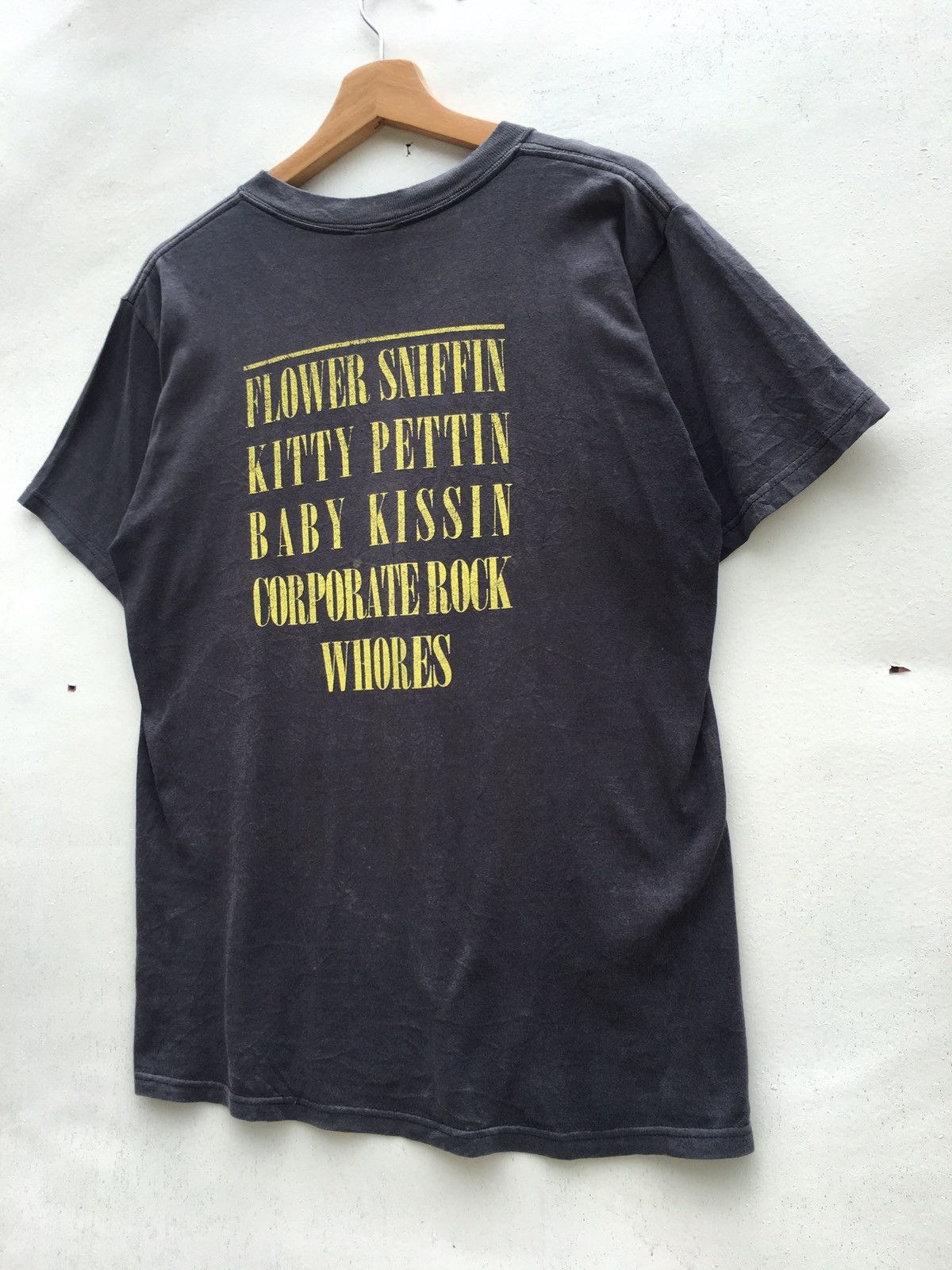 Band Tees Vintage Nirvana Kurt Cobain 2003 Anvil Tag Size US M / EU 48-50 / 2 - 14 Thumbnail