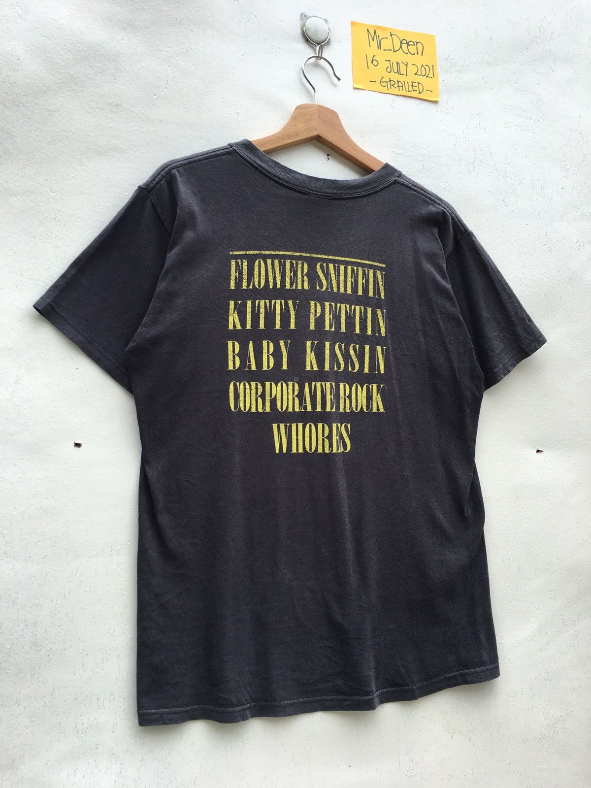 Band Tees Vintage Nirvana Kurt Cobain 2003 Anvil Tag Size US M / EU 48-50 / 2 - 13 Thumbnail