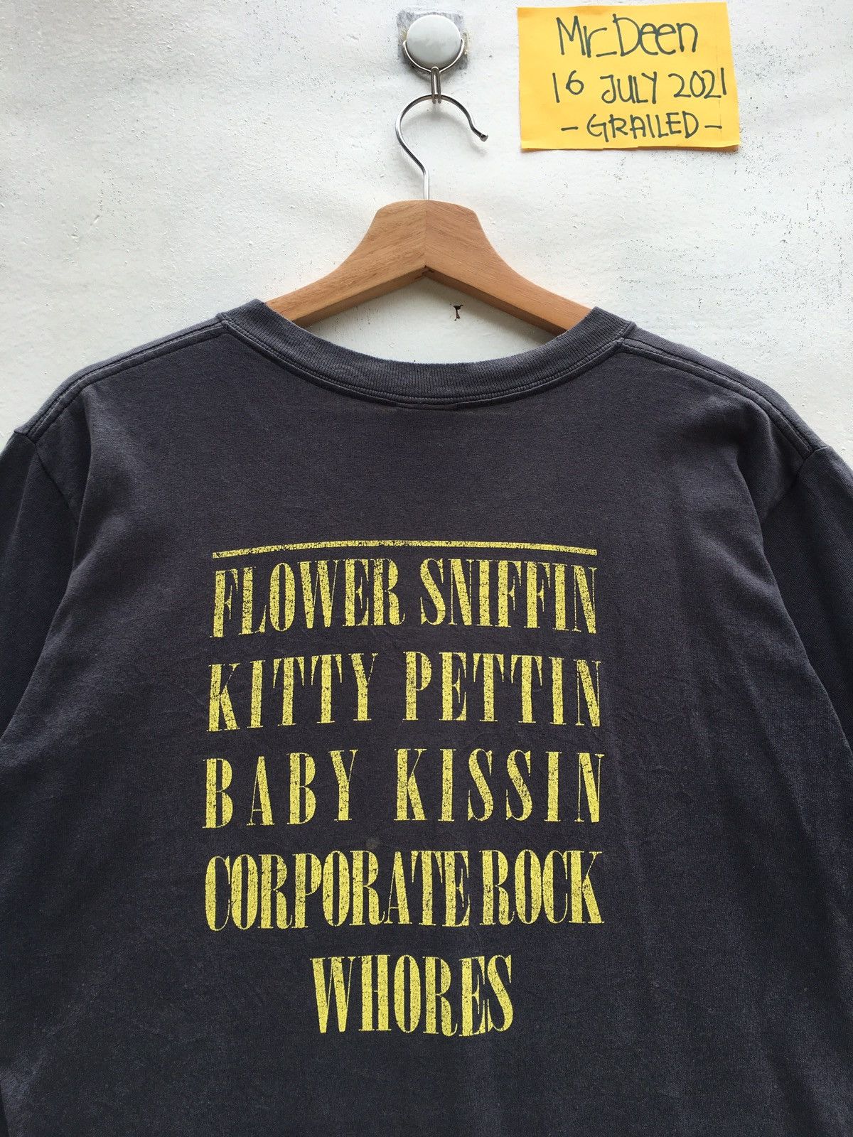 Band Tees Vintage Nirvana Kurt Cobain 2003 Anvil Tag Size US M / EU 48-50 / 2 - 16 Thumbnail