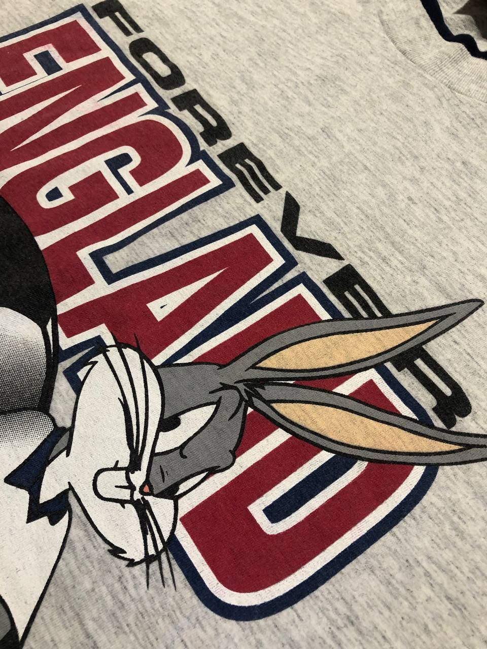 Vintage Vintage Warner Bros 1995 England Football T-Shirt Bugs Bunny Size US XL / EU 56 / 4 - 8 Thumbnail
