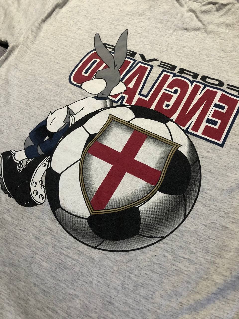 Vintage Vintage Warner Bros 1995 England Football T-Shirt Bugs Bunny Size US XL / EU 56 / 4 - 11 Thumbnail