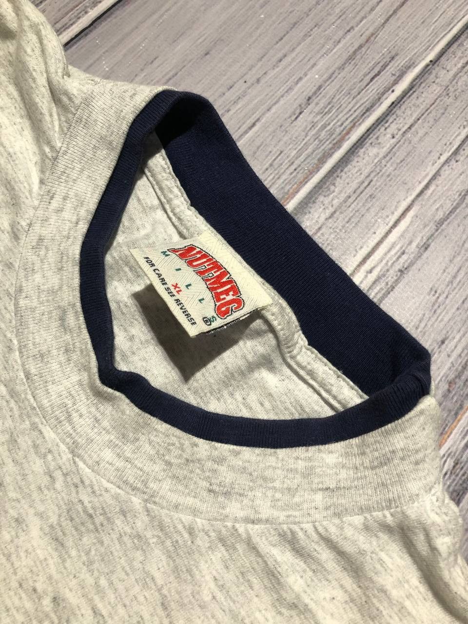 Vintage Vintage Warner Bros 1995 England Football T-Shirt Bugs Bunny Size US XL / EU 56 / 4 - 10 Thumbnail