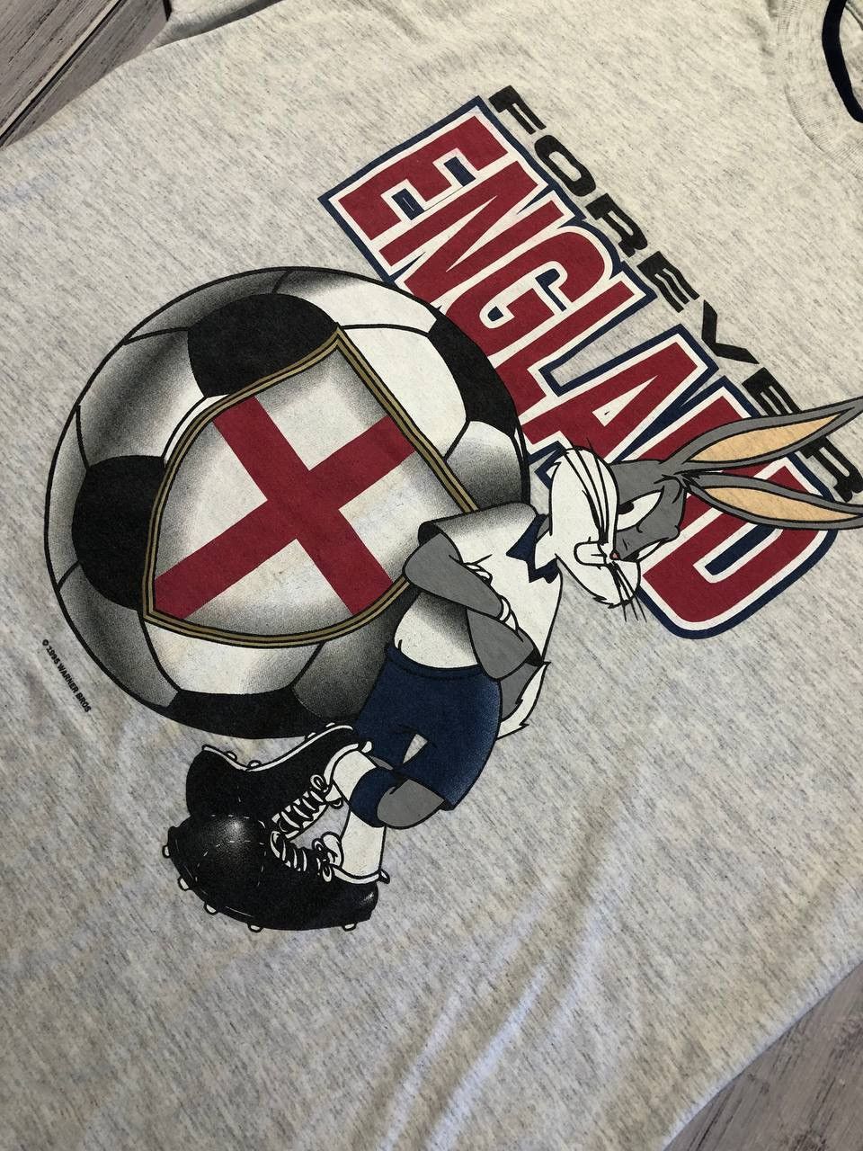 Vintage Vintage Warner Bros 1995 England Football T-Shirt Bugs Bunny Size US XL / EU 56 / 4 - 7 Thumbnail