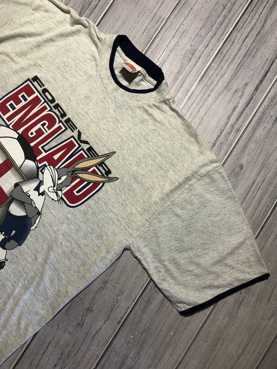 Vintage Vintage Warner Bros 1995 England Football T-Shirt Bugs Bunny Size US XL / EU 56 / 4 - 5 Thumbnail