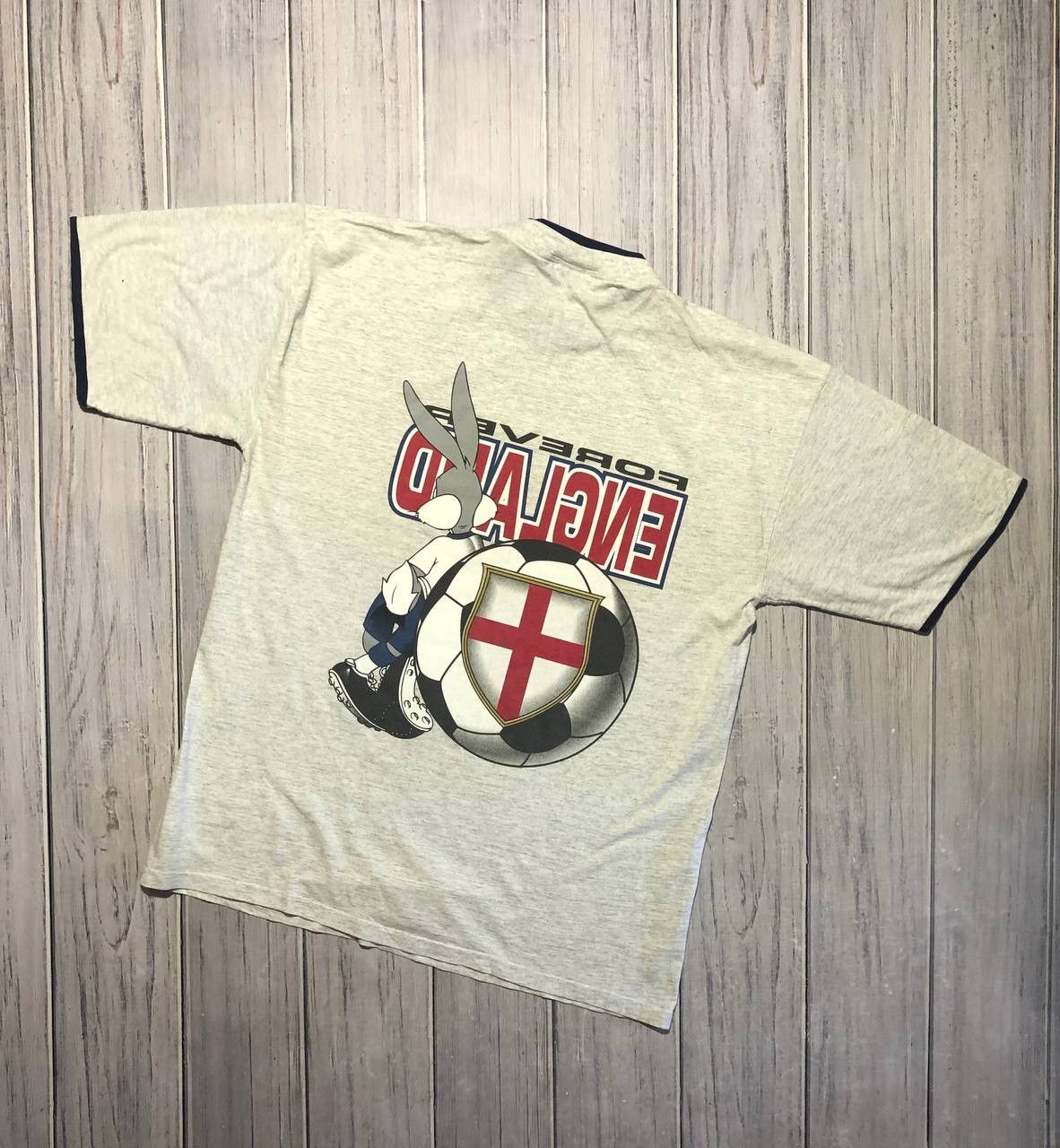 Vintage Vintage Warner Bros 1995 England Football T-Shirt Bugs Bunny Size US XL / EU 56 / 4 - 2 Thumbnail