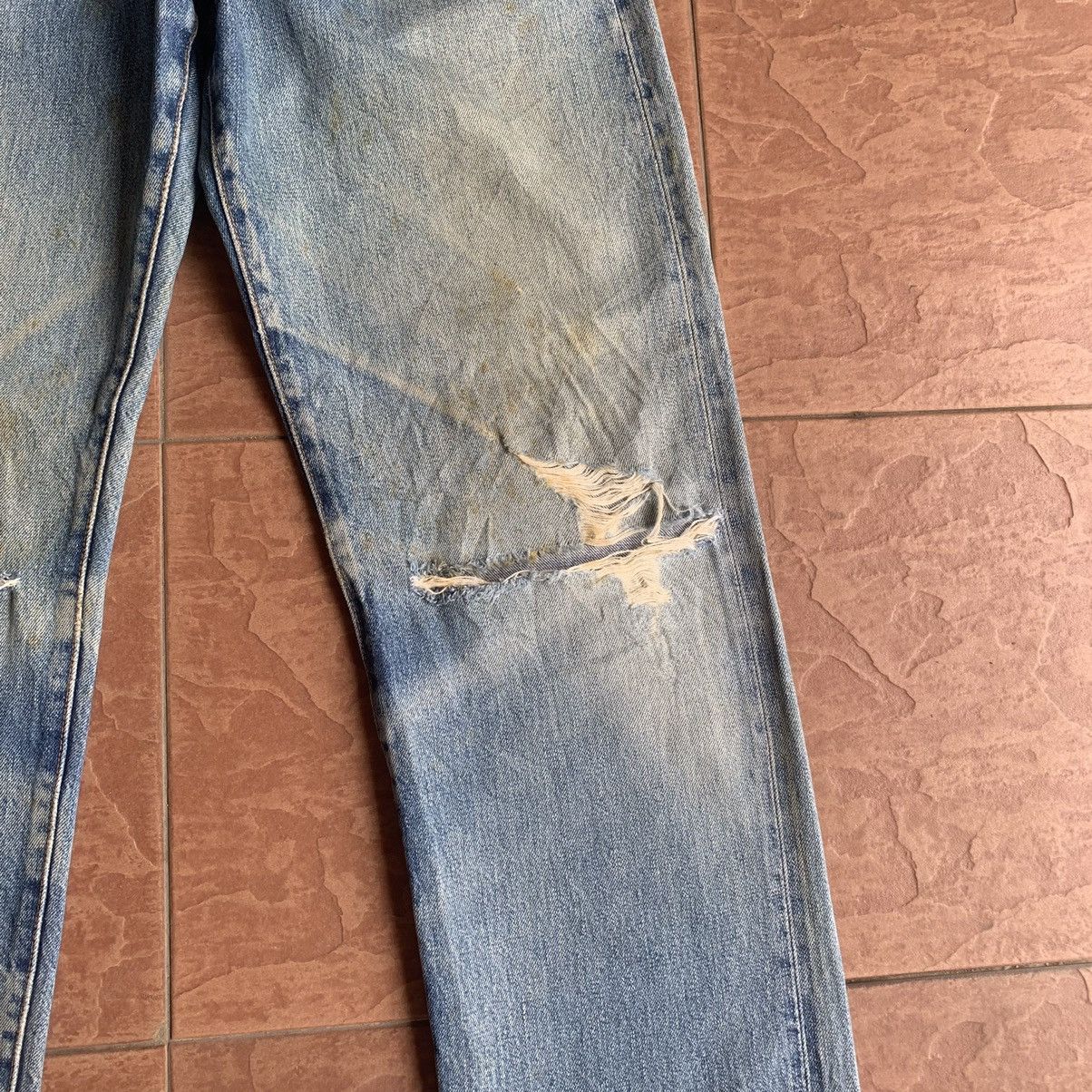 Levi's × Vintage RUSTY DIRTY LEVI’S 501 DISTRESSED DENIM REDLINE SELVEDGE Size US 28 / EU 44 - 5 Thumbnail