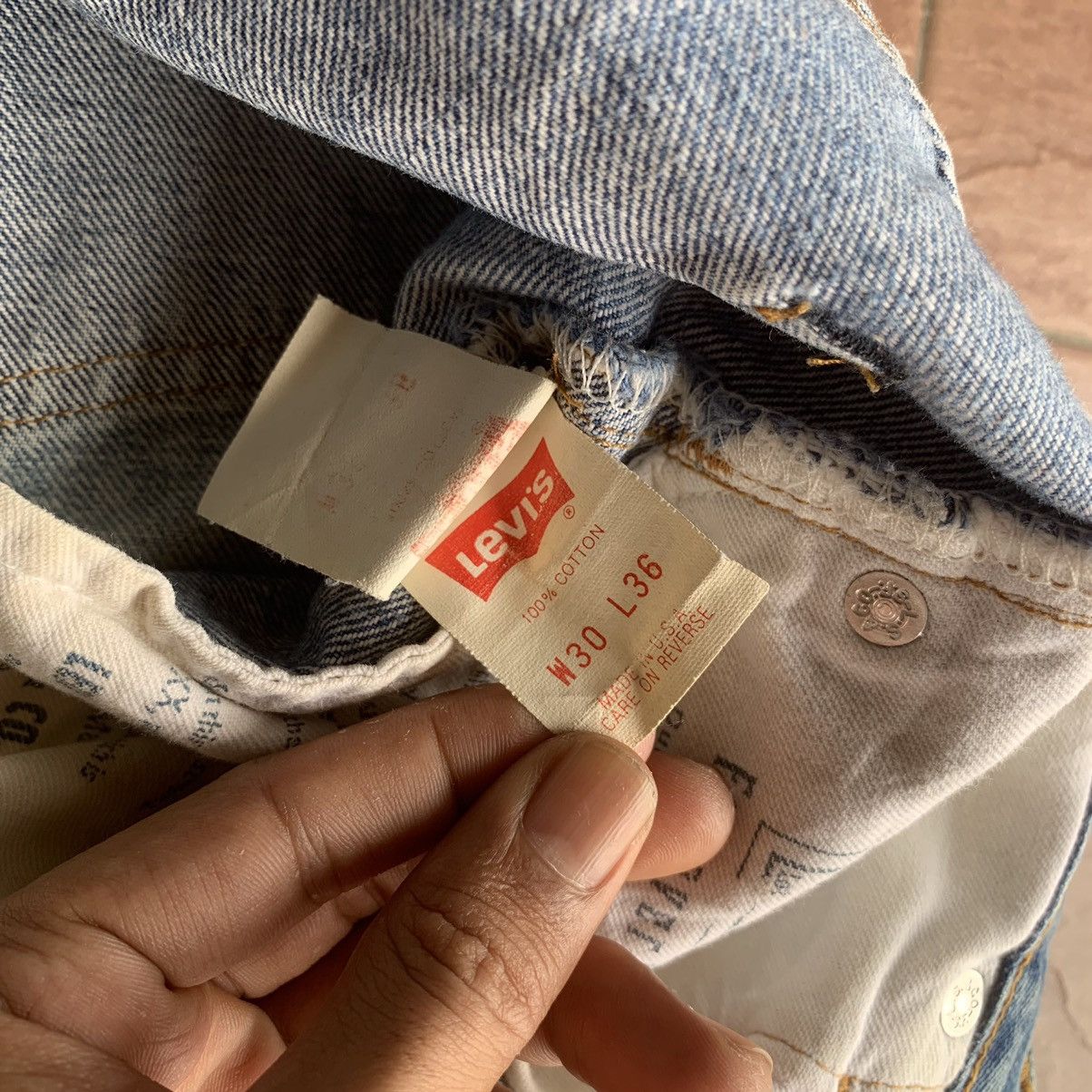 Levi's × Vintage RUSTY DIRTY LEVI’S 501 DISTRESSED DENIM REDLINE SELVEDGE Size US 28 / EU 44 - 11 Thumbnail
