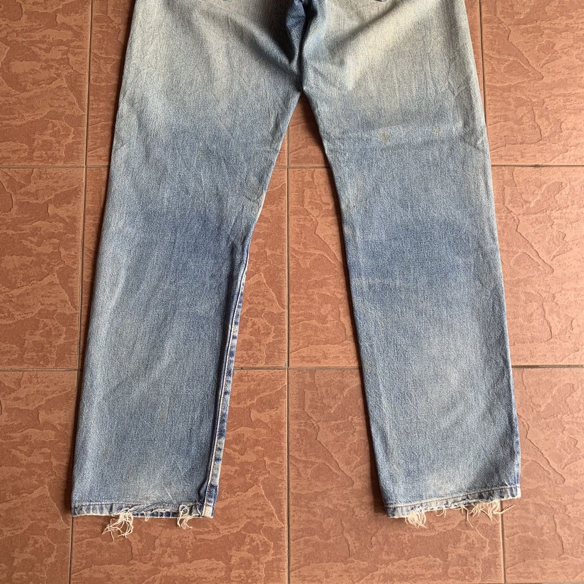 Levi's × Vintage RUSTY DIRTY LEVI’S 501 DISTRESSED DENIM REDLINE SELVEDGE Size US 28 / EU 44 - 15 Thumbnail