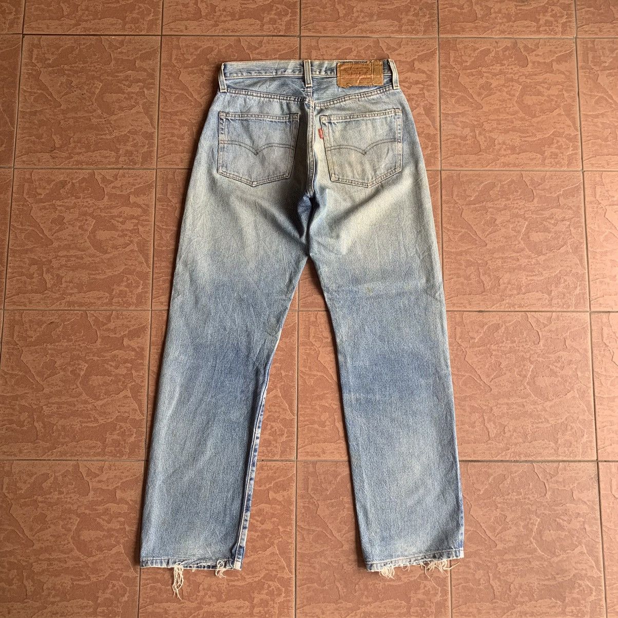 Levi's × Vintage RUSTY DIRTY LEVI’S 501 DISTRESSED DENIM REDLINE SELVEDGE Size US 28 / EU 44 - 13 Thumbnail