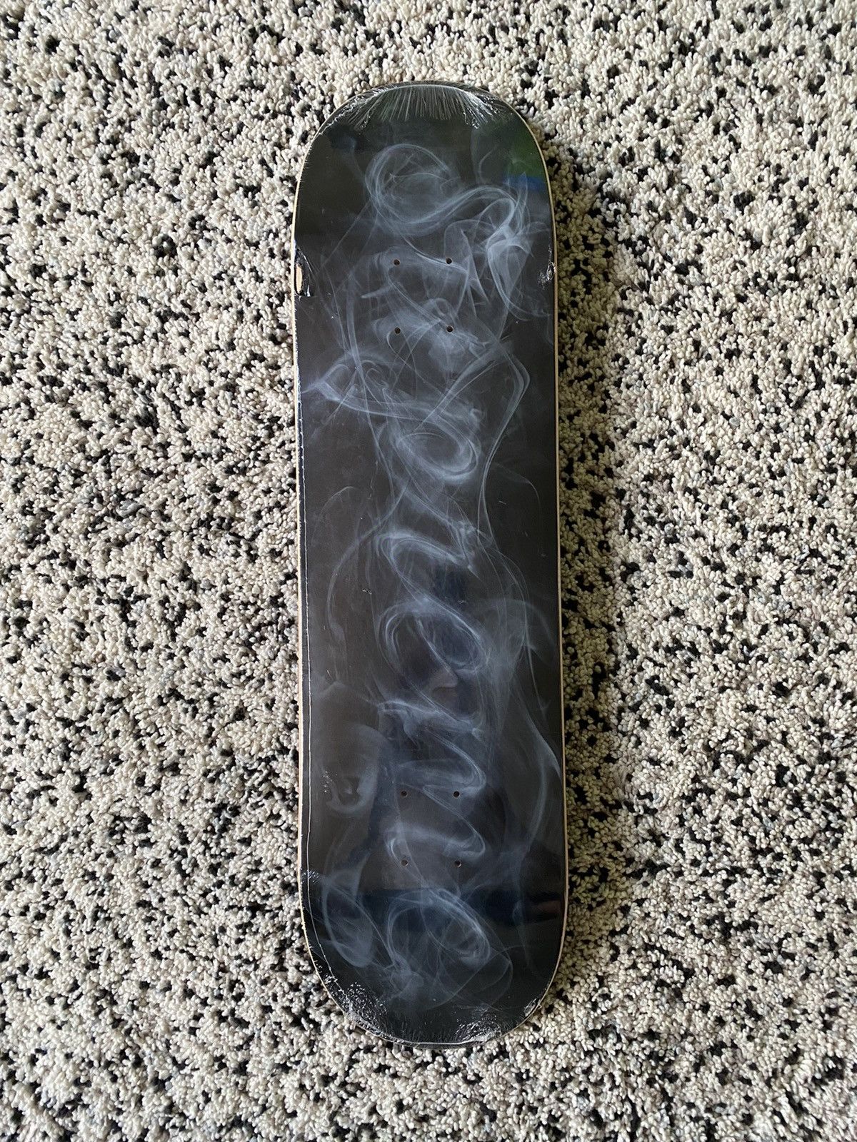 定価‼️ Supreme Smoke Skateboard-