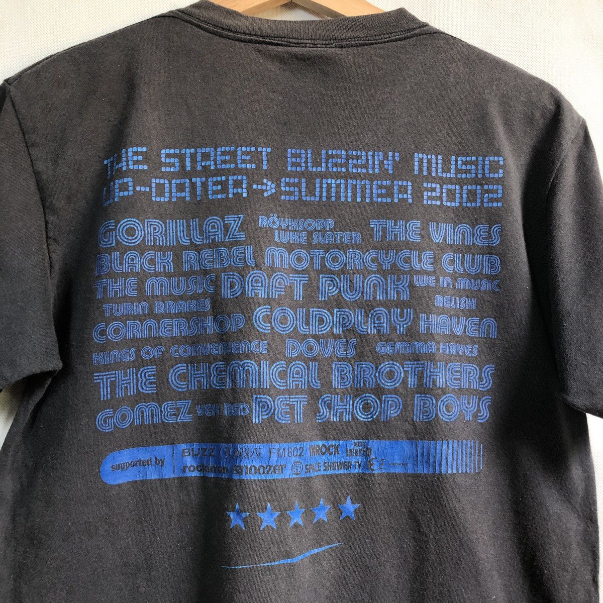 Band Tees Vintage Brit Pop Band GLOW Buzzin Music Summer 2002 Tshirt Size US M / EU 48-50 / 2 - 2 Thumbnail