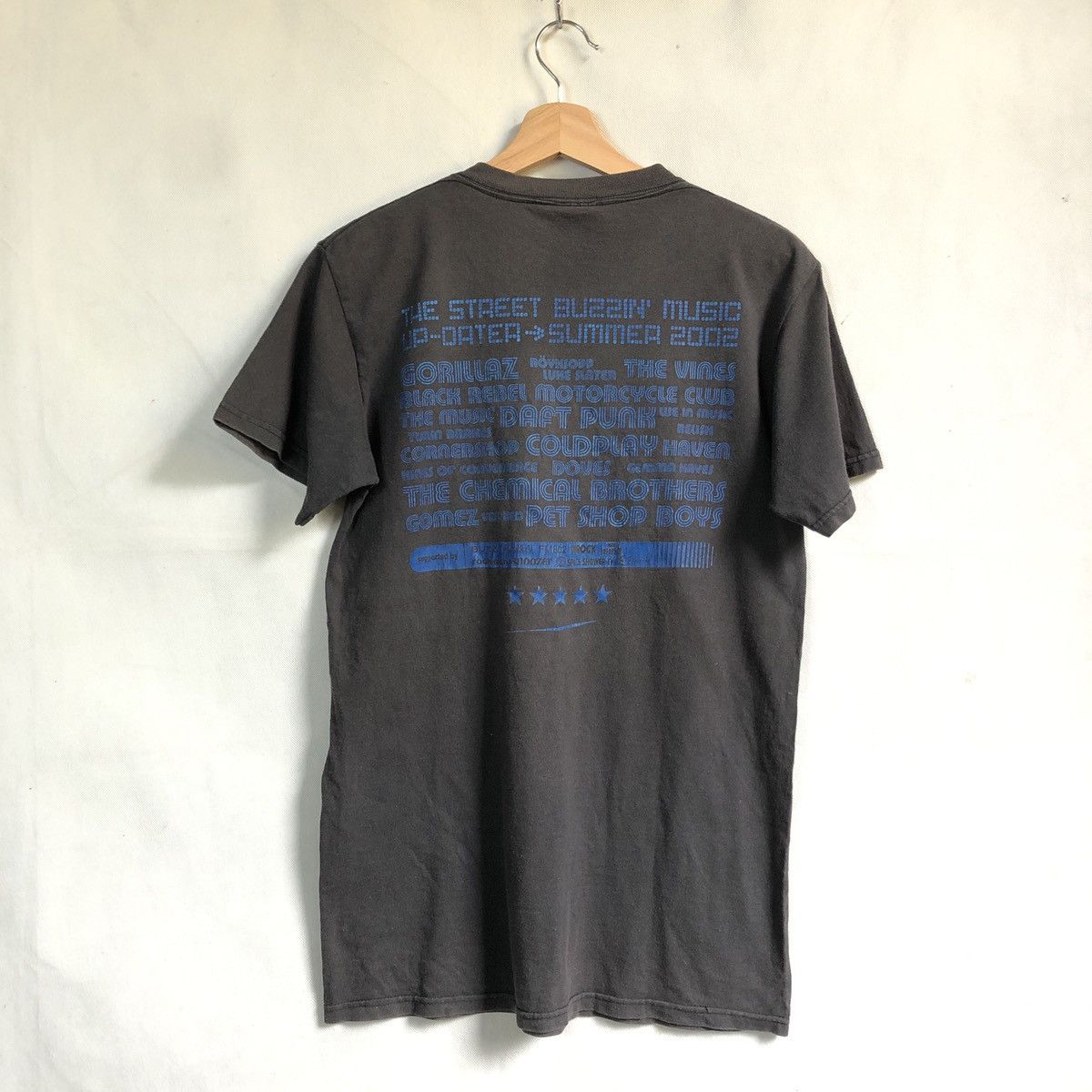 Band Tees Vintage Brit Pop Band GLOW Buzzin Music Summer 2002 Tshirt Size US M / EU 48-50 / 2 - 3 Thumbnail
