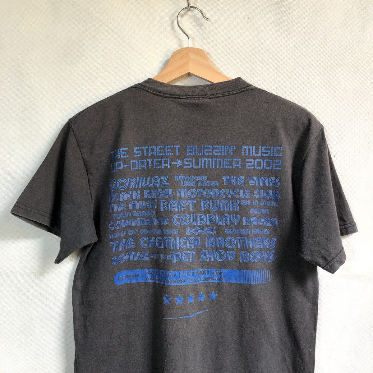Band Tees Vintage Brit Pop Band GLOW Buzzin Music Summer 2002 Tshirt Size US M / EU 48-50 / 2 - 5 Thumbnail
